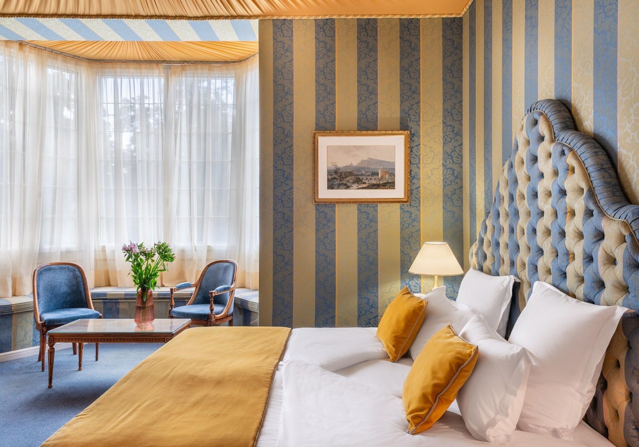 Double Deluxe Queen Bed