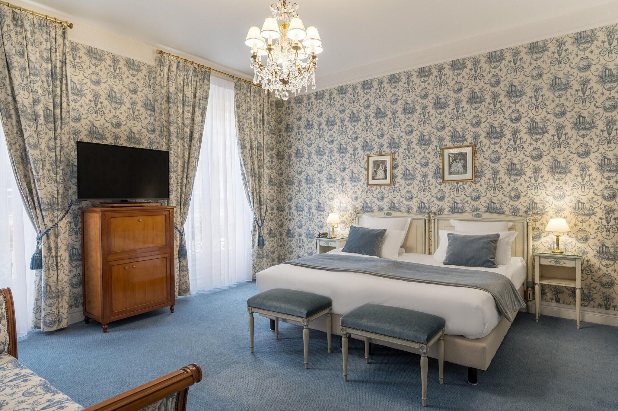 Double Deluxe Queen Bed