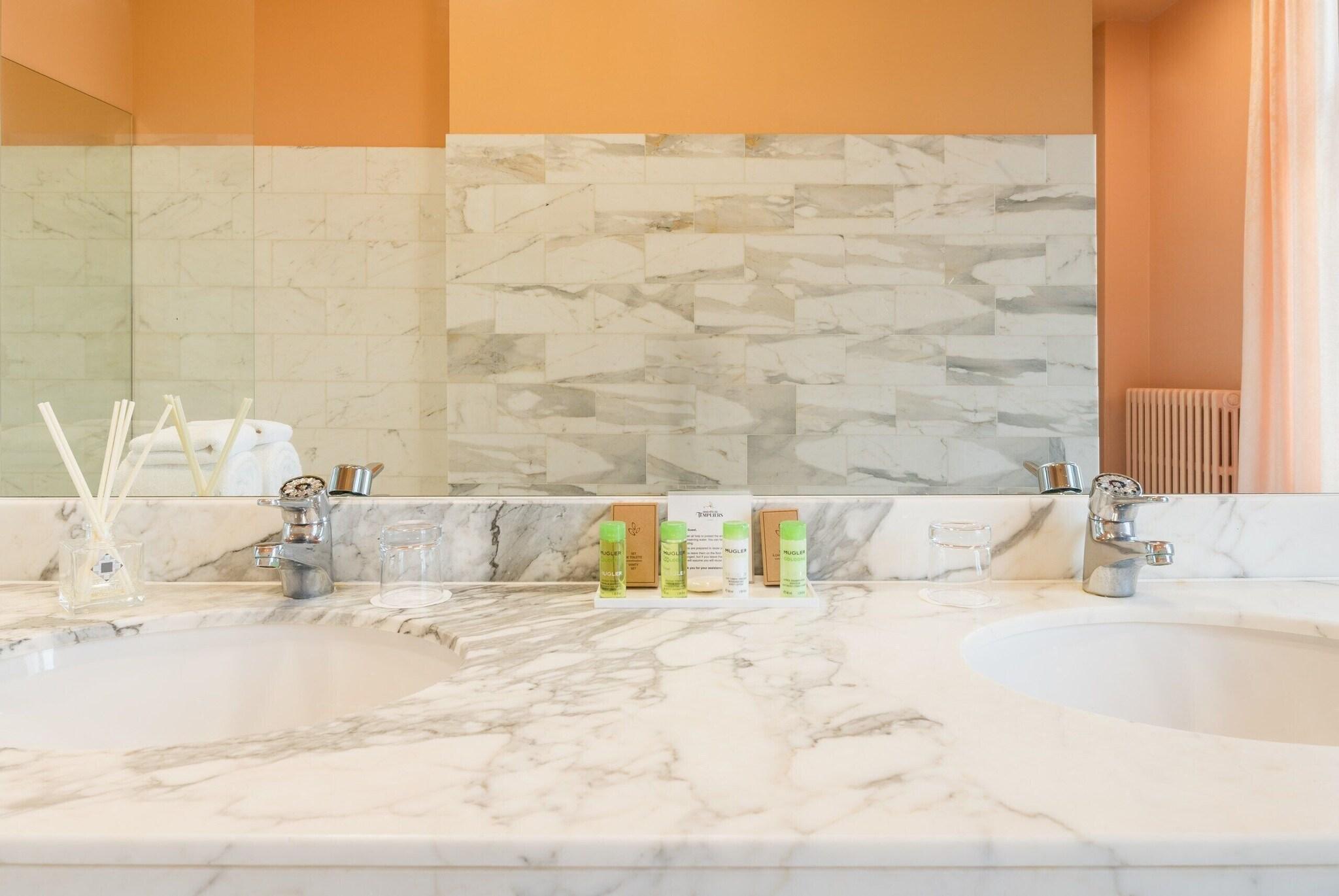 Double or Twin Deluxe Two Beds