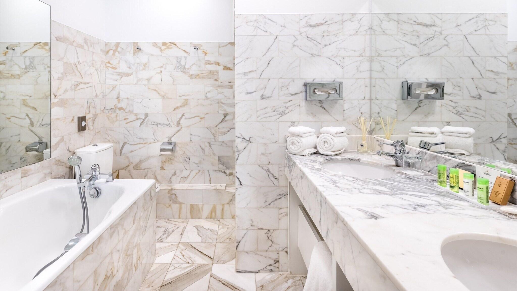 Double or Twin Deluxe Two Beds