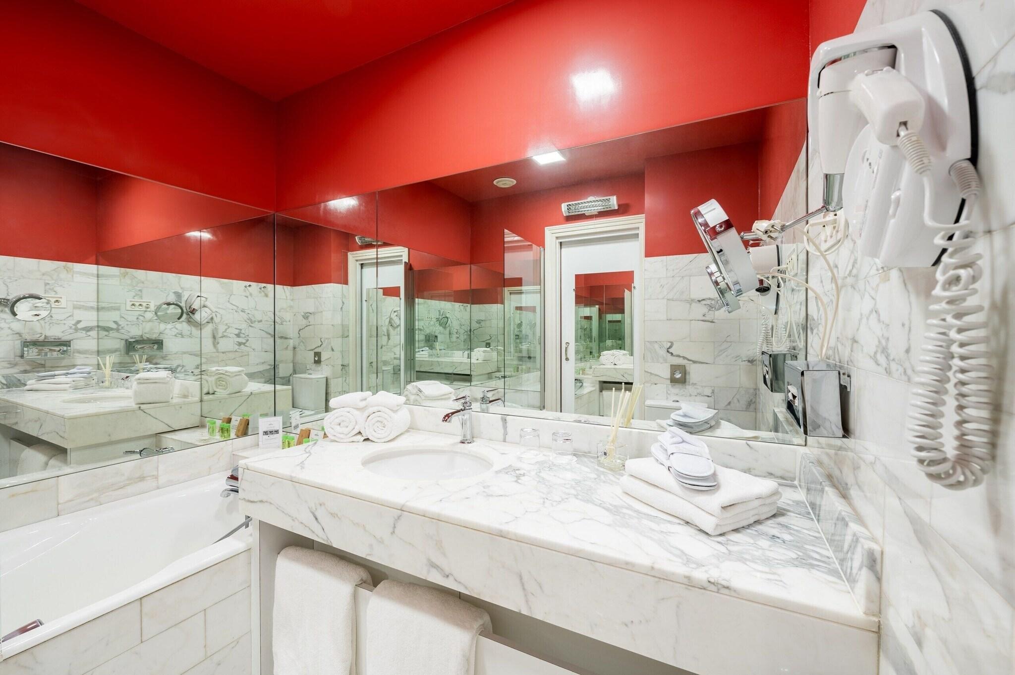 Double or Twin Deluxe Two Beds