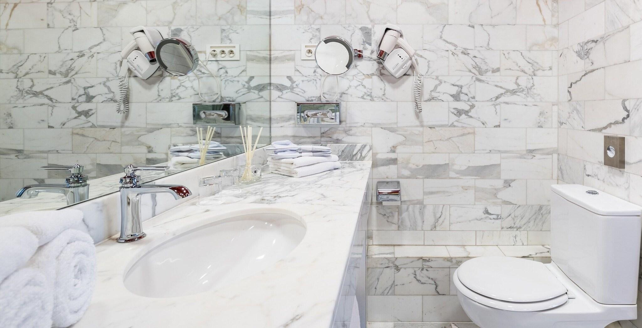 Double Deluxe Queen Bed