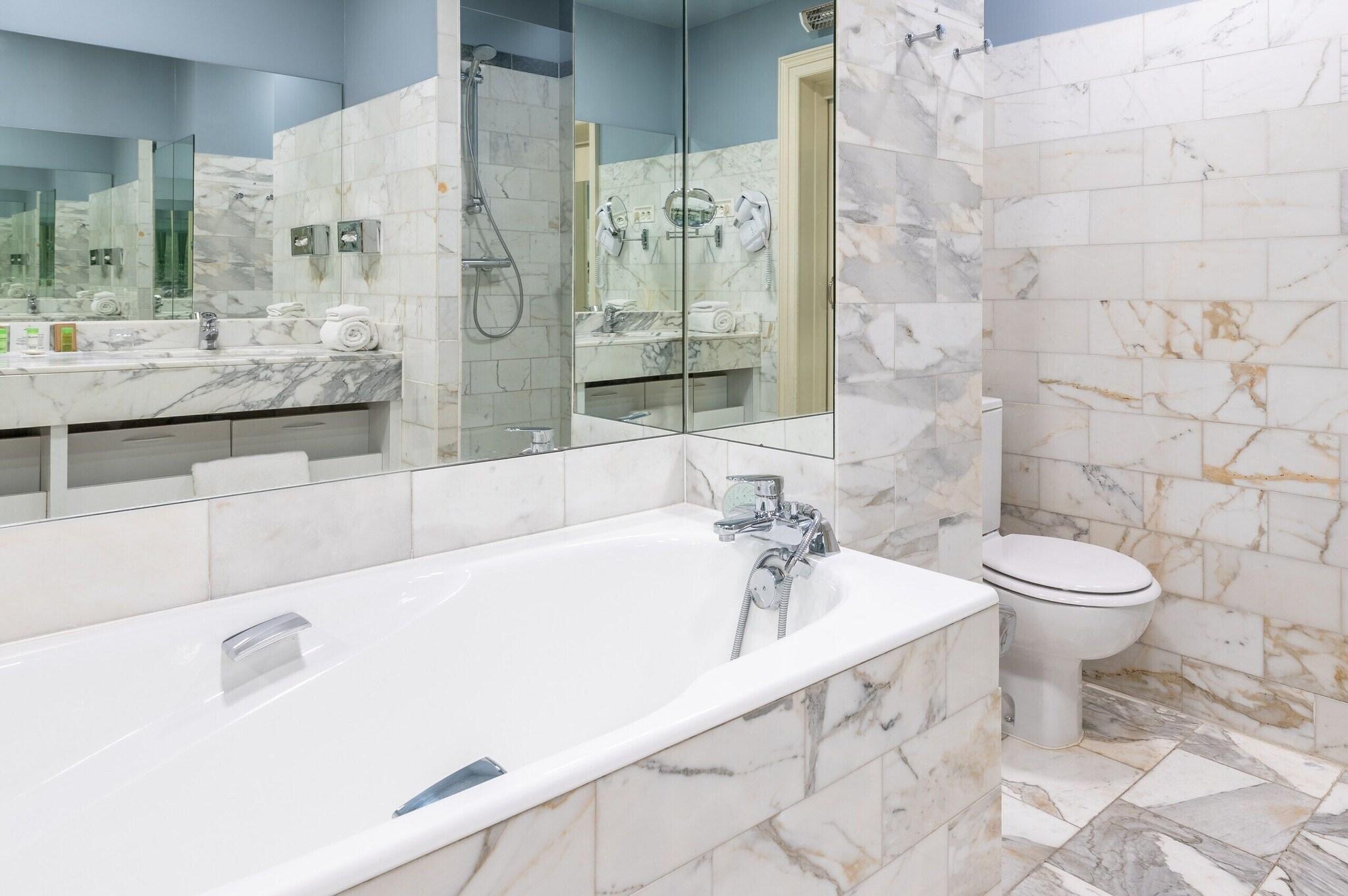 Double Deluxe Queen Bed