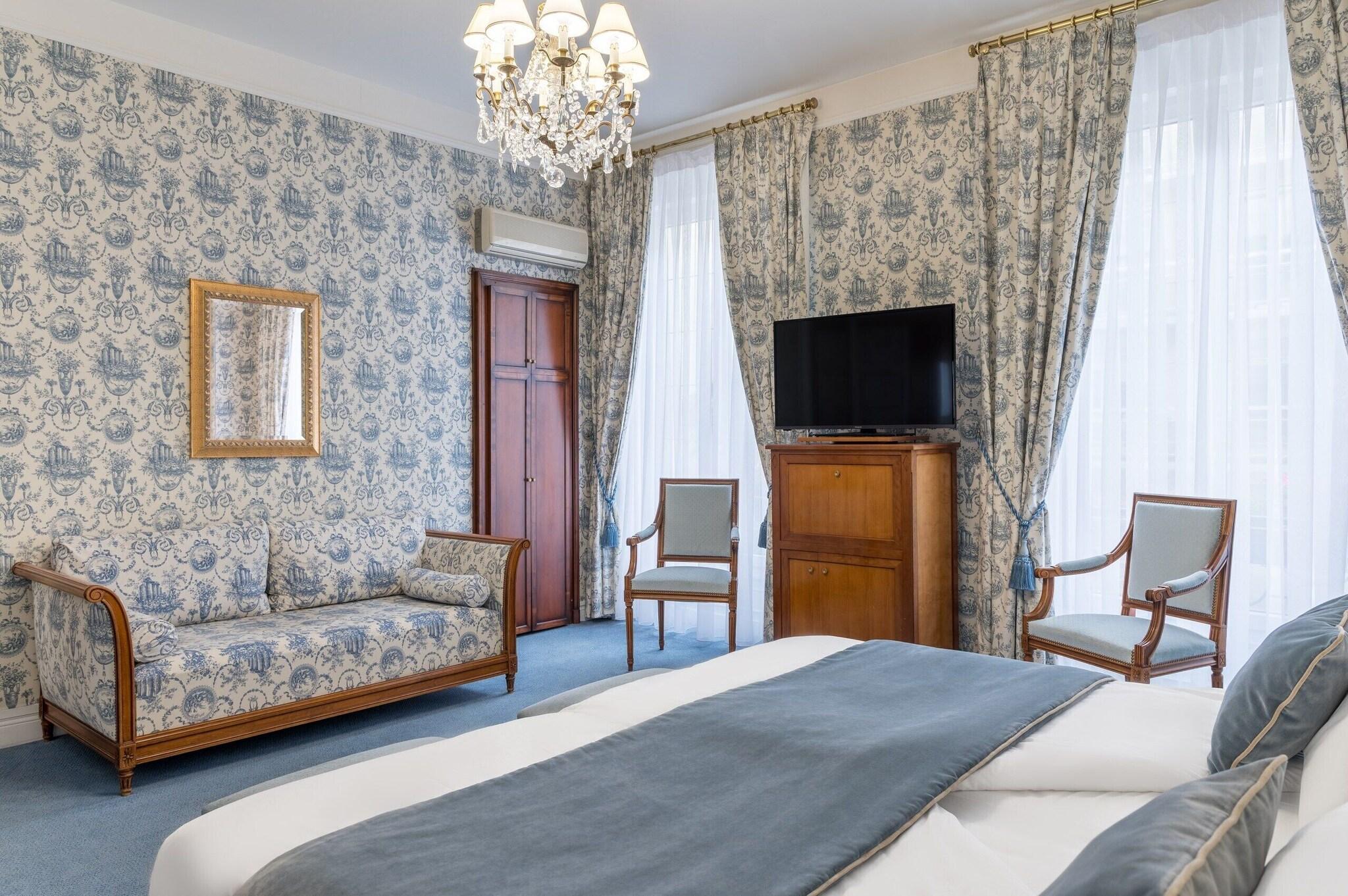 Double Deluxe Queen Bed