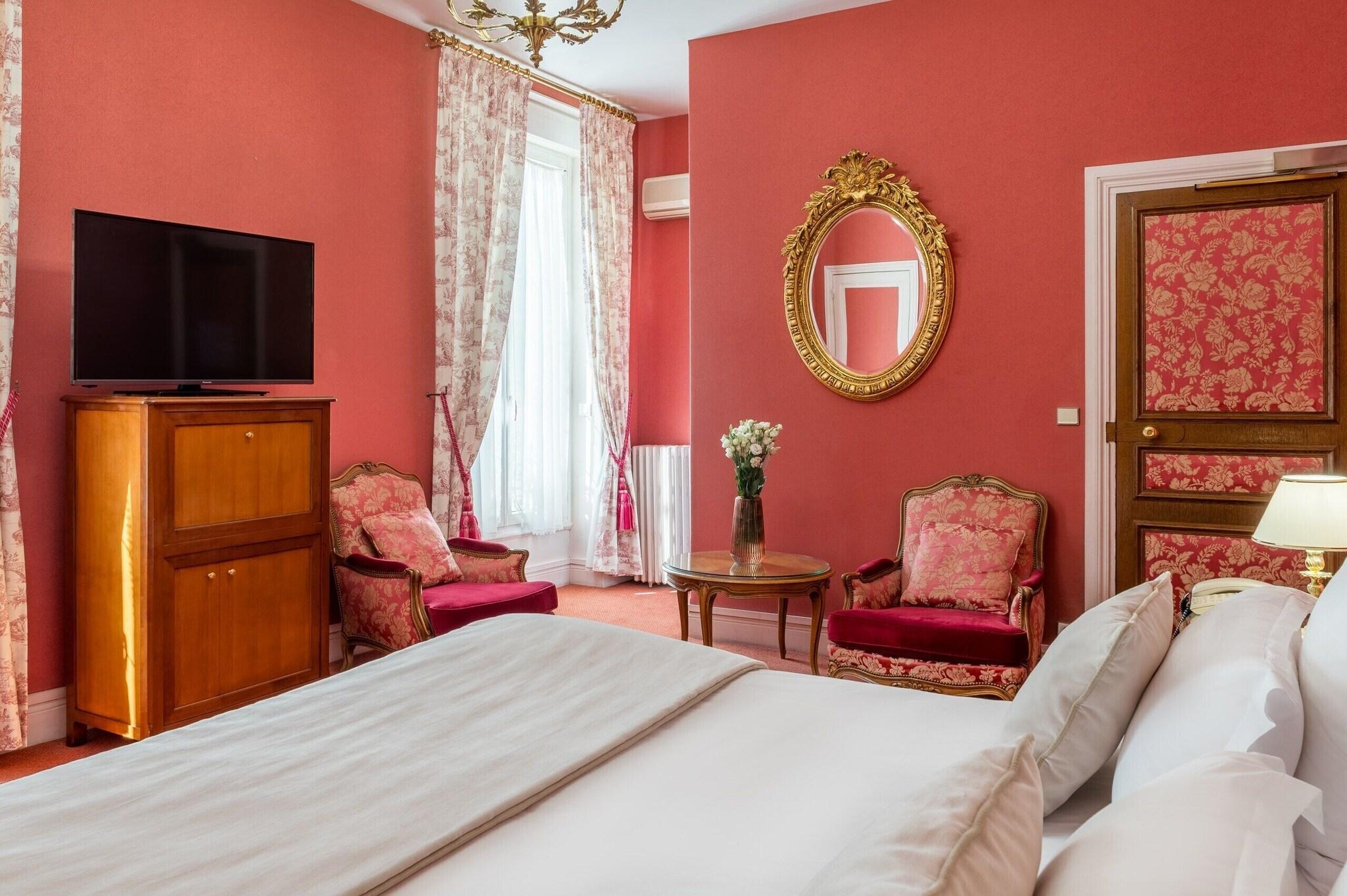 Double Deluxe Queen Bed