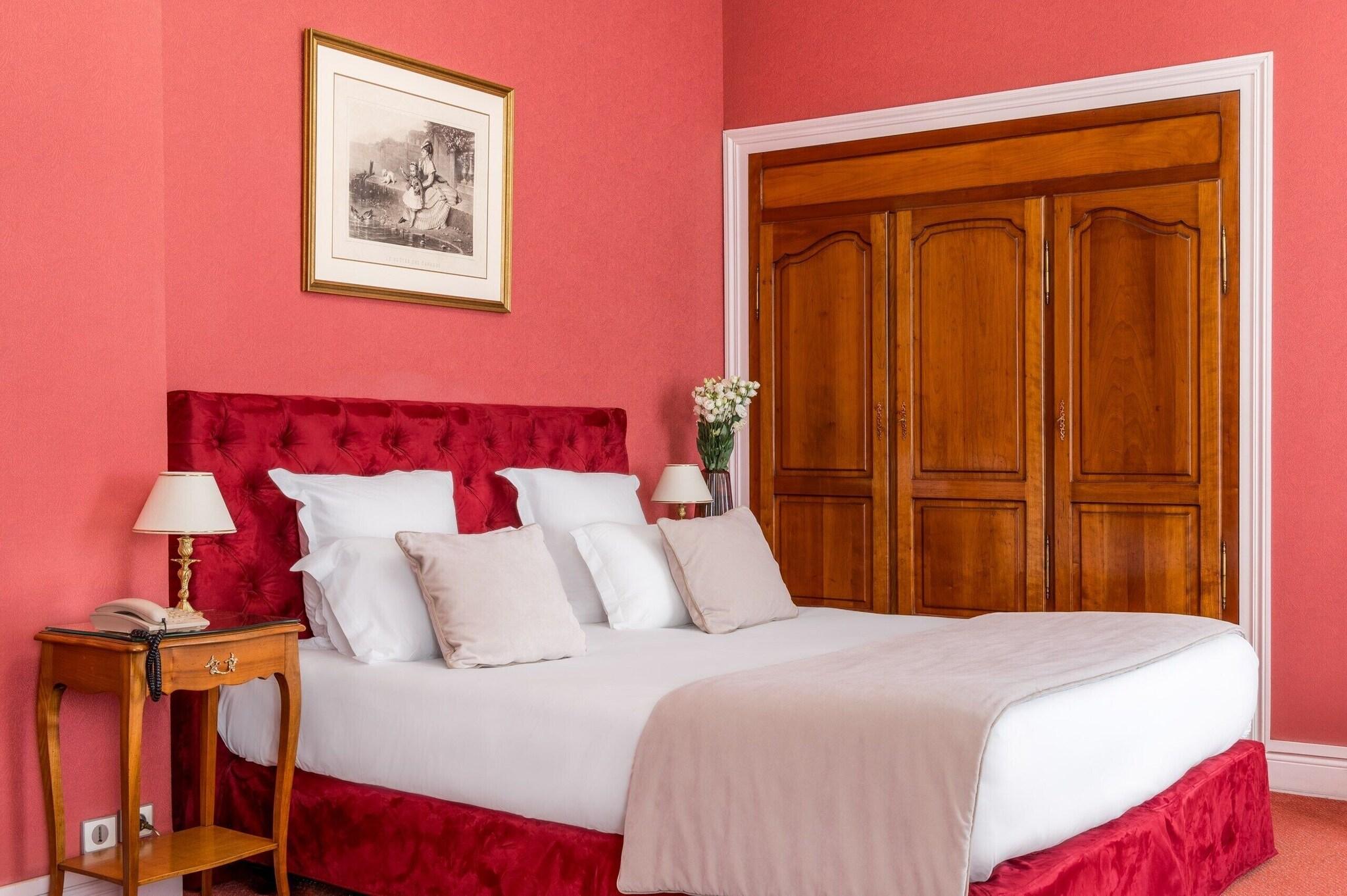 Double Deluxe Queen Bed