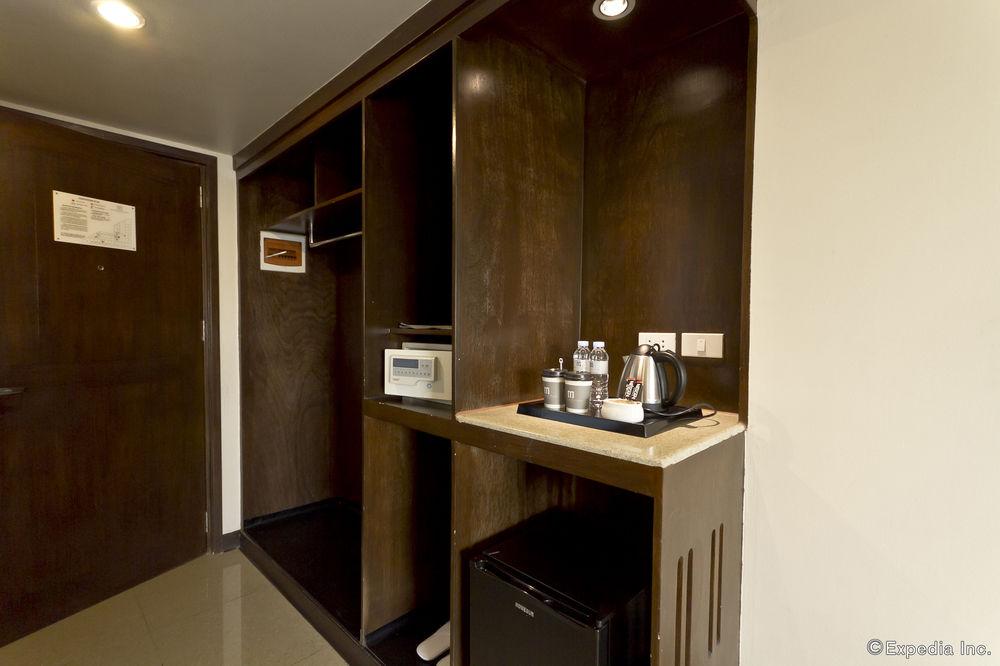 Double Deluxe King Bed