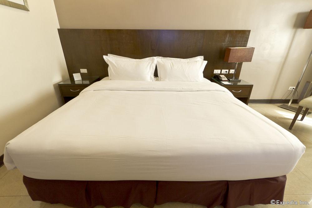 Double Deluxe King Bed