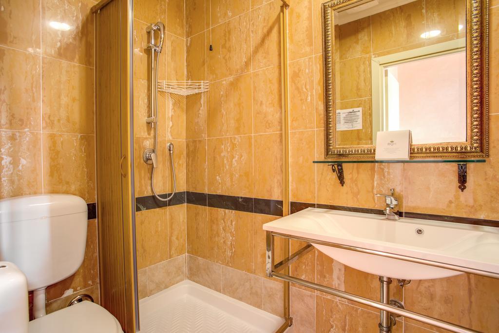 Double or Twin Standard