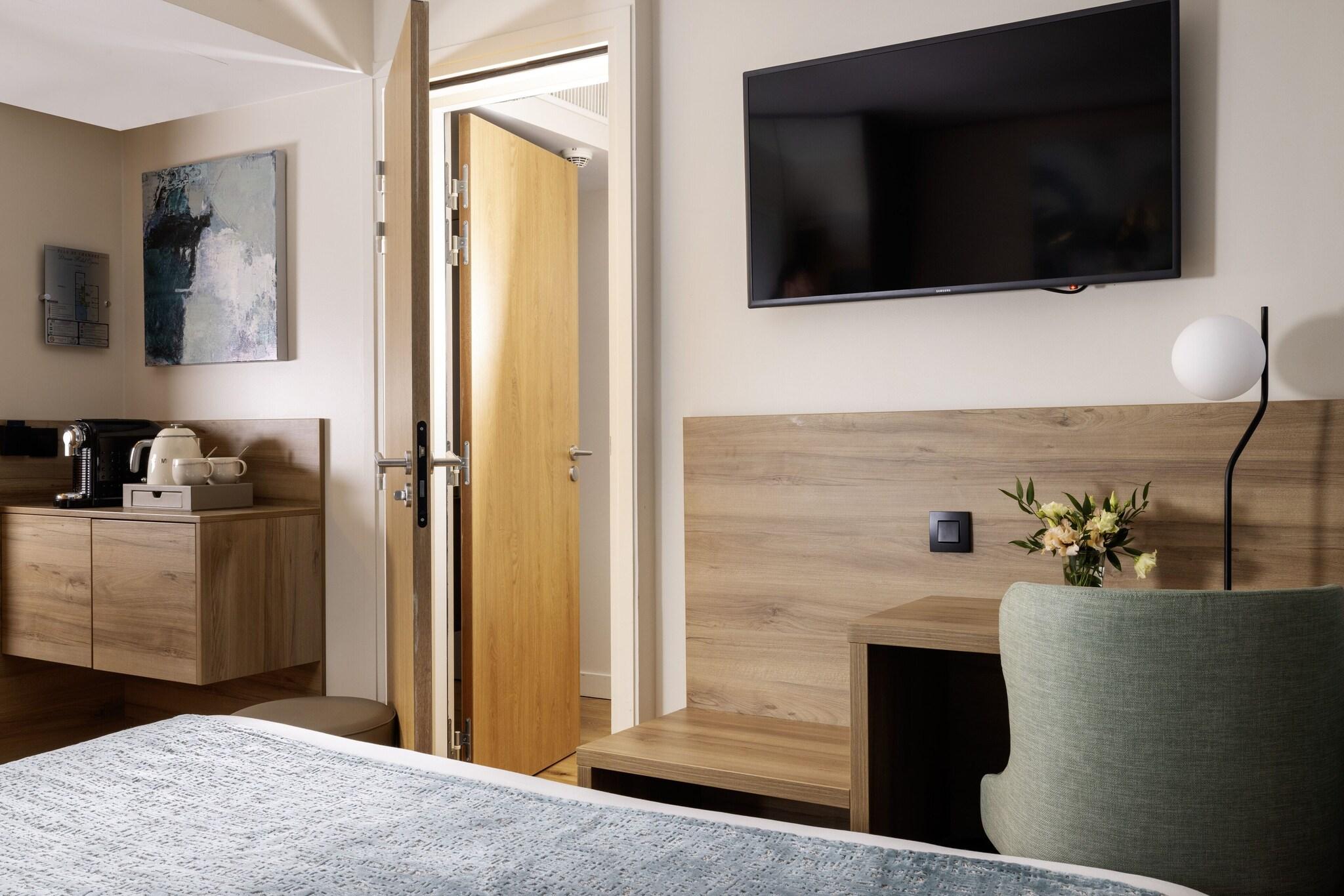 Family Room Connecting Room