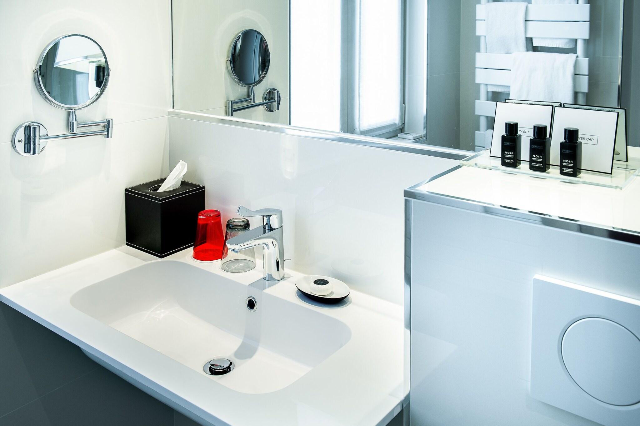 Double Classic Queen Bed