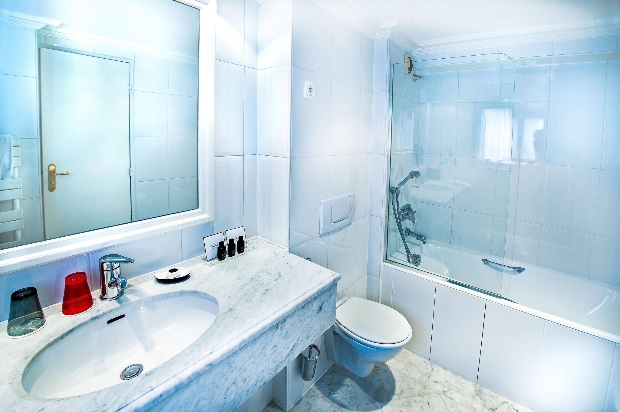 Double Classic Queen Bed