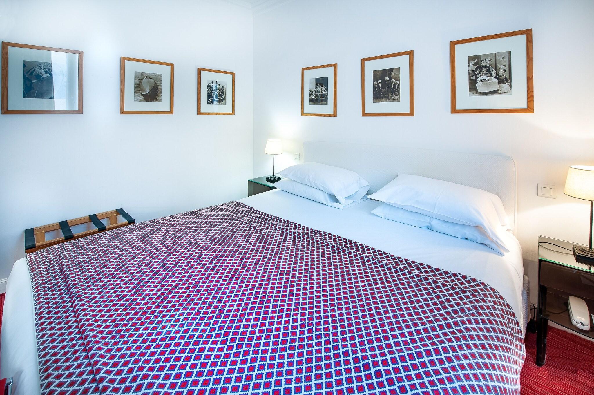 Double Classic Queen Bed