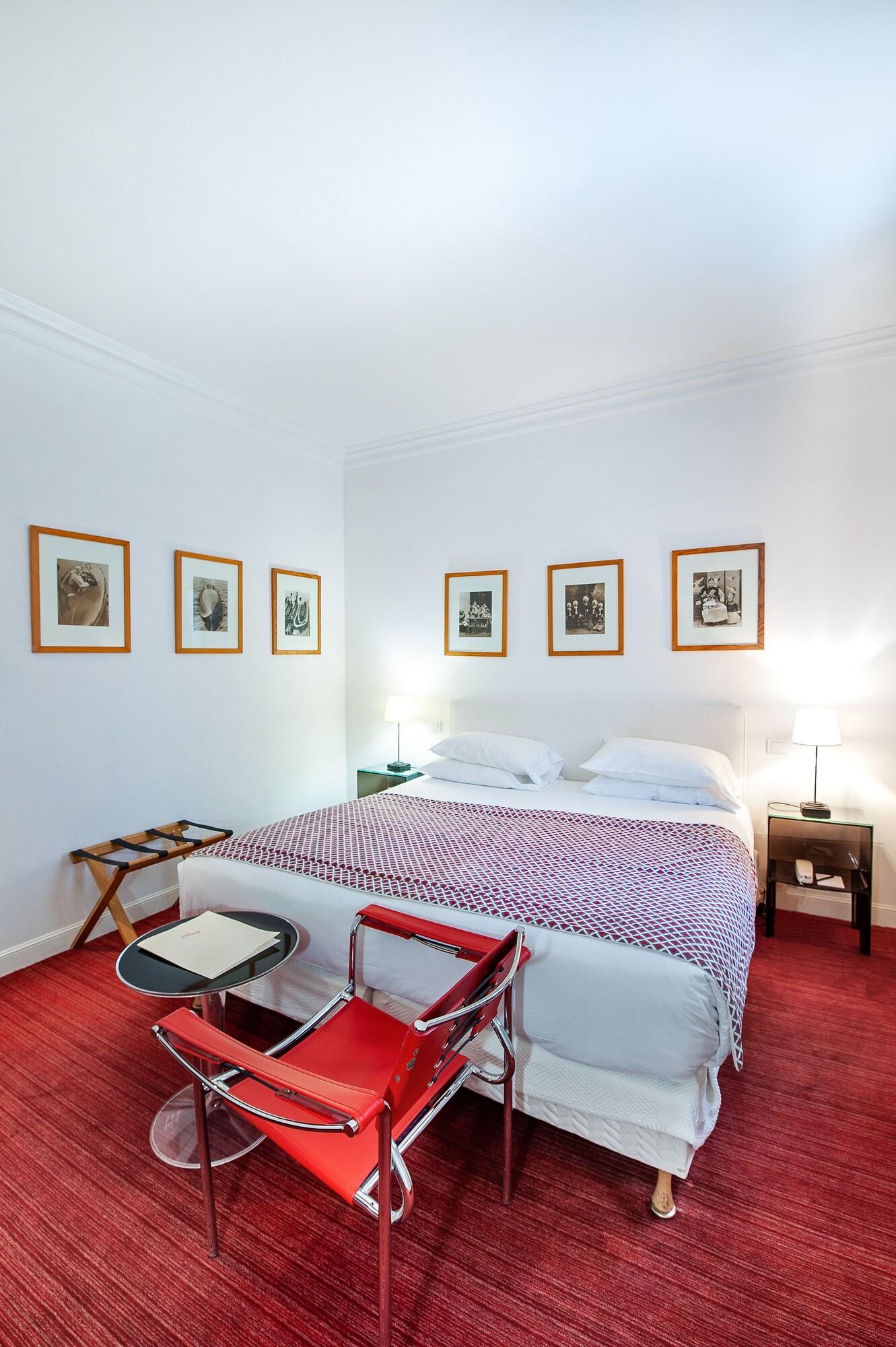 Double Classic Queen Bed