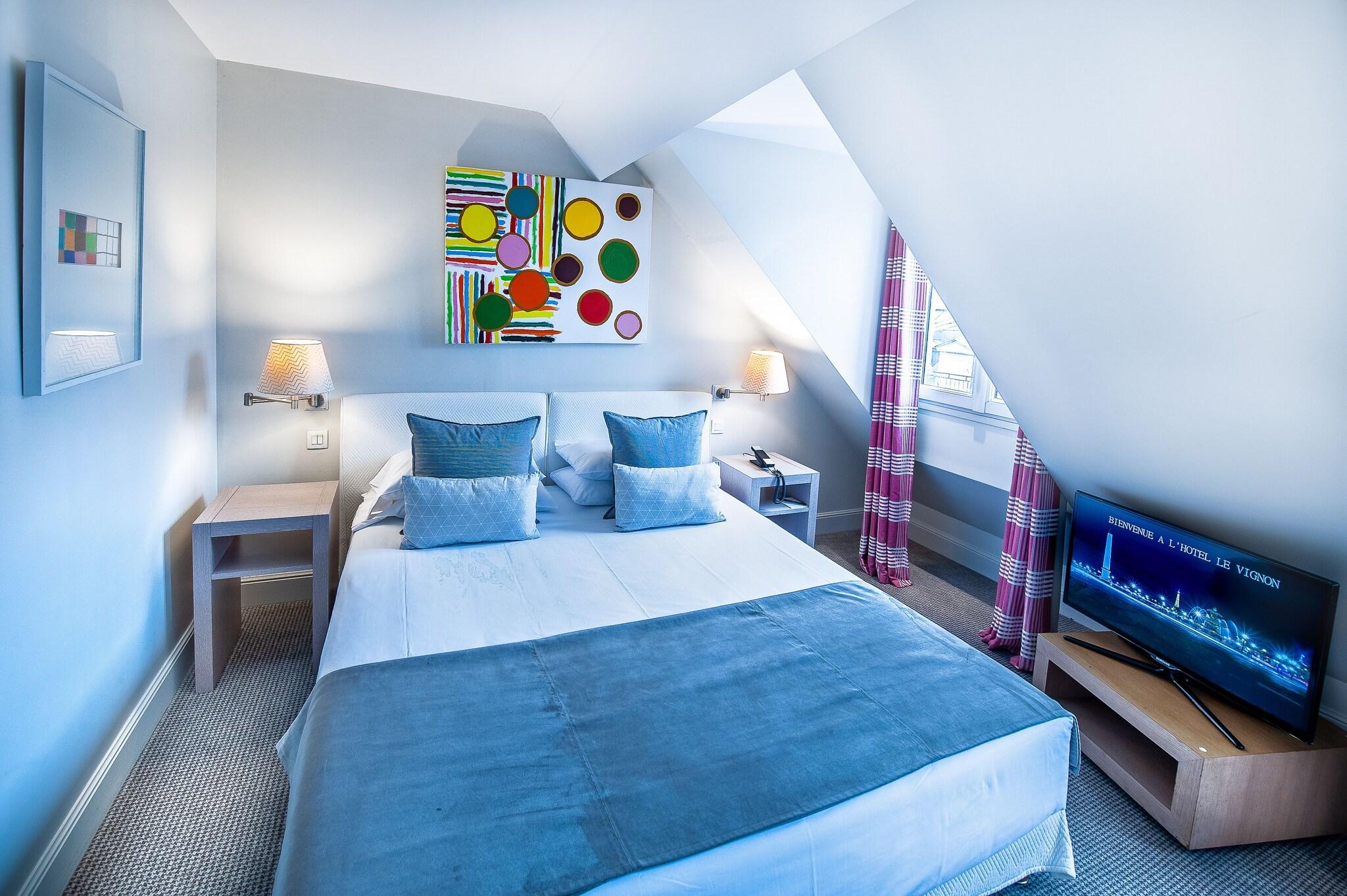 Junior Suite Queen Size Bed