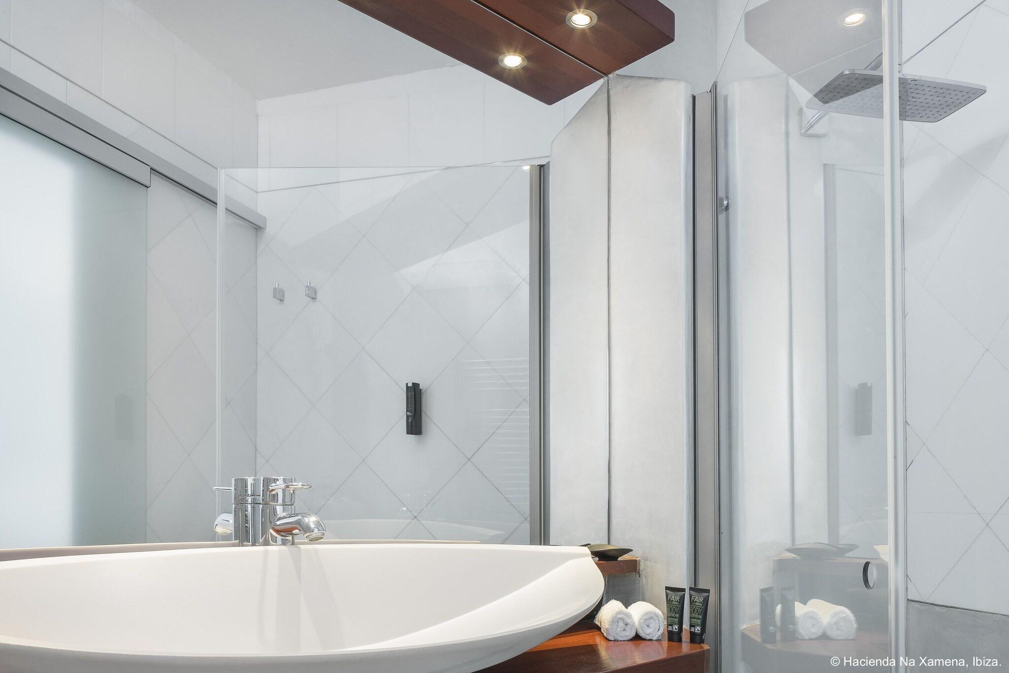 Junior Suite Sea View King Bed