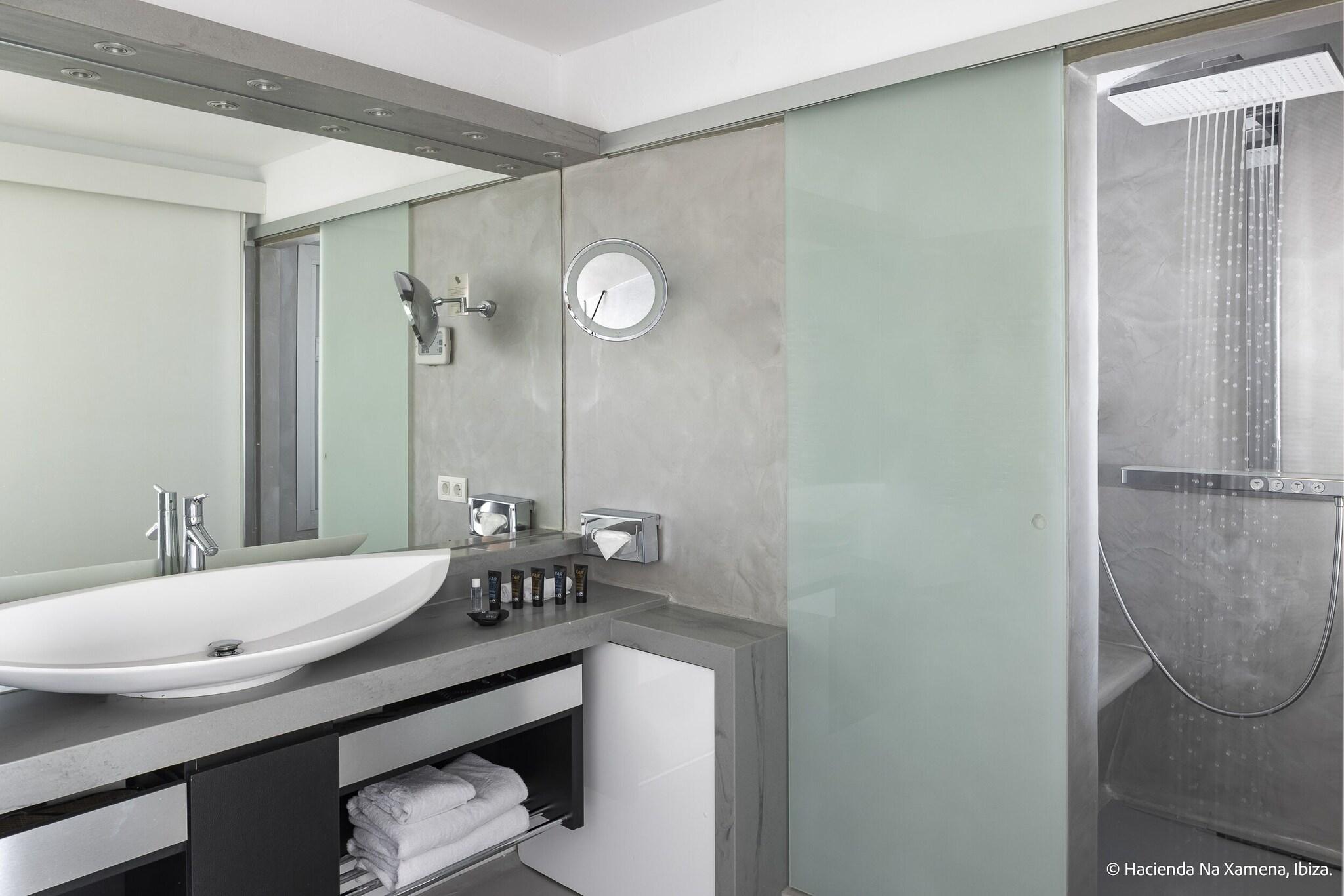 Suite Sea View King Bed