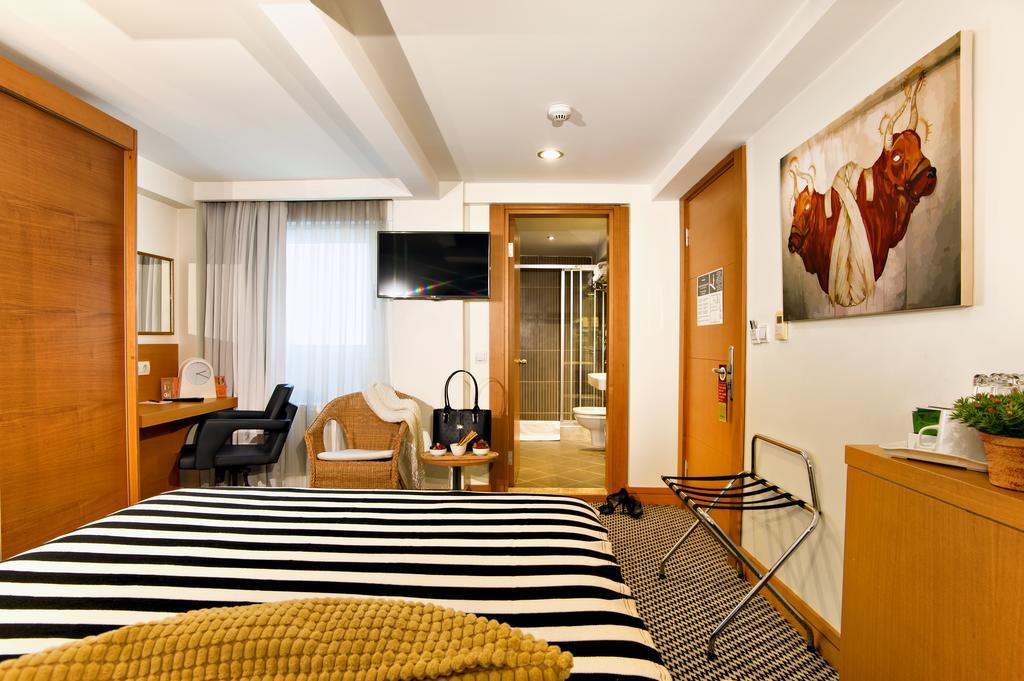 Double Deluxe King Bed