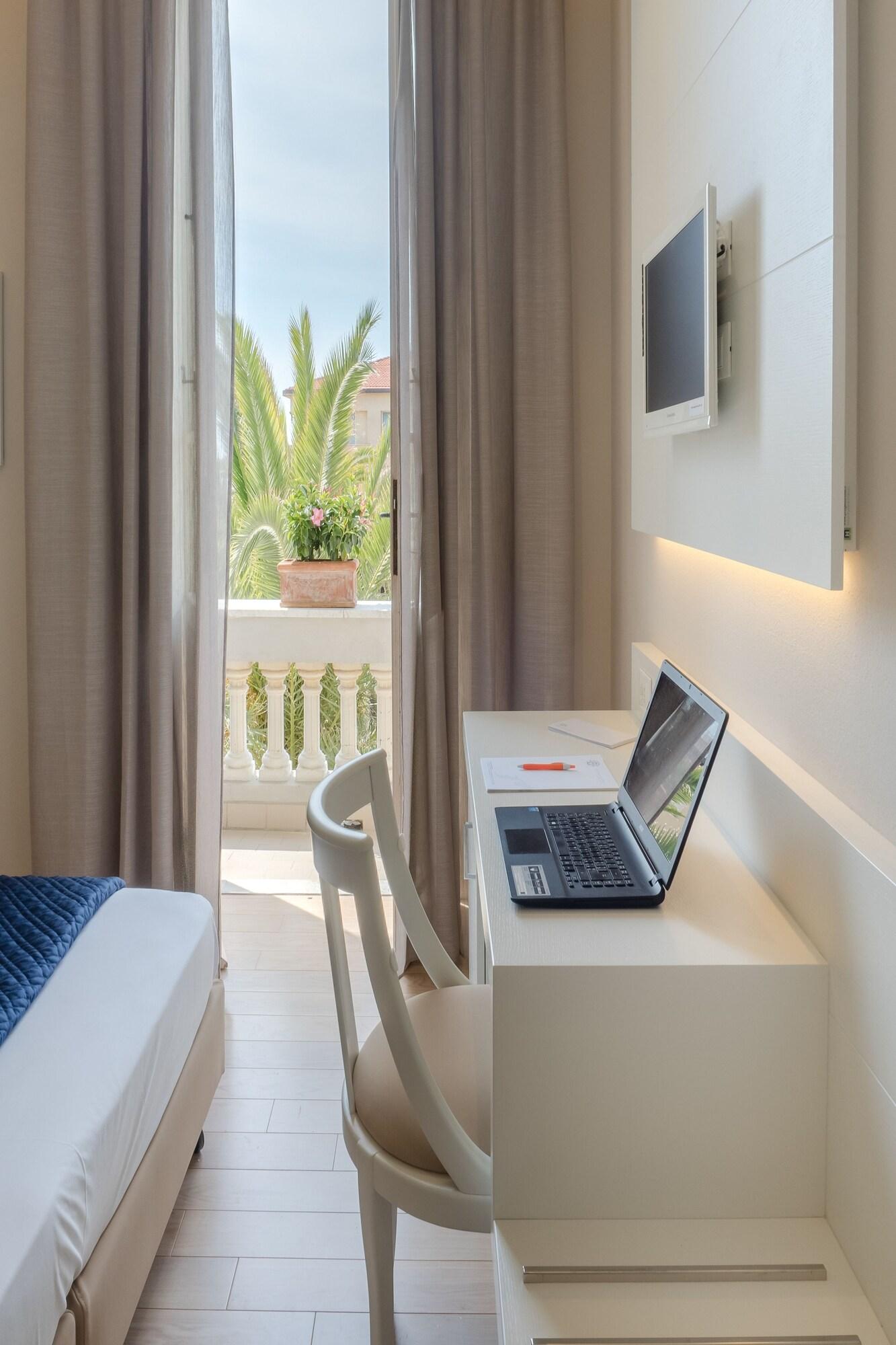 Double or Twin Deluxe Pool View