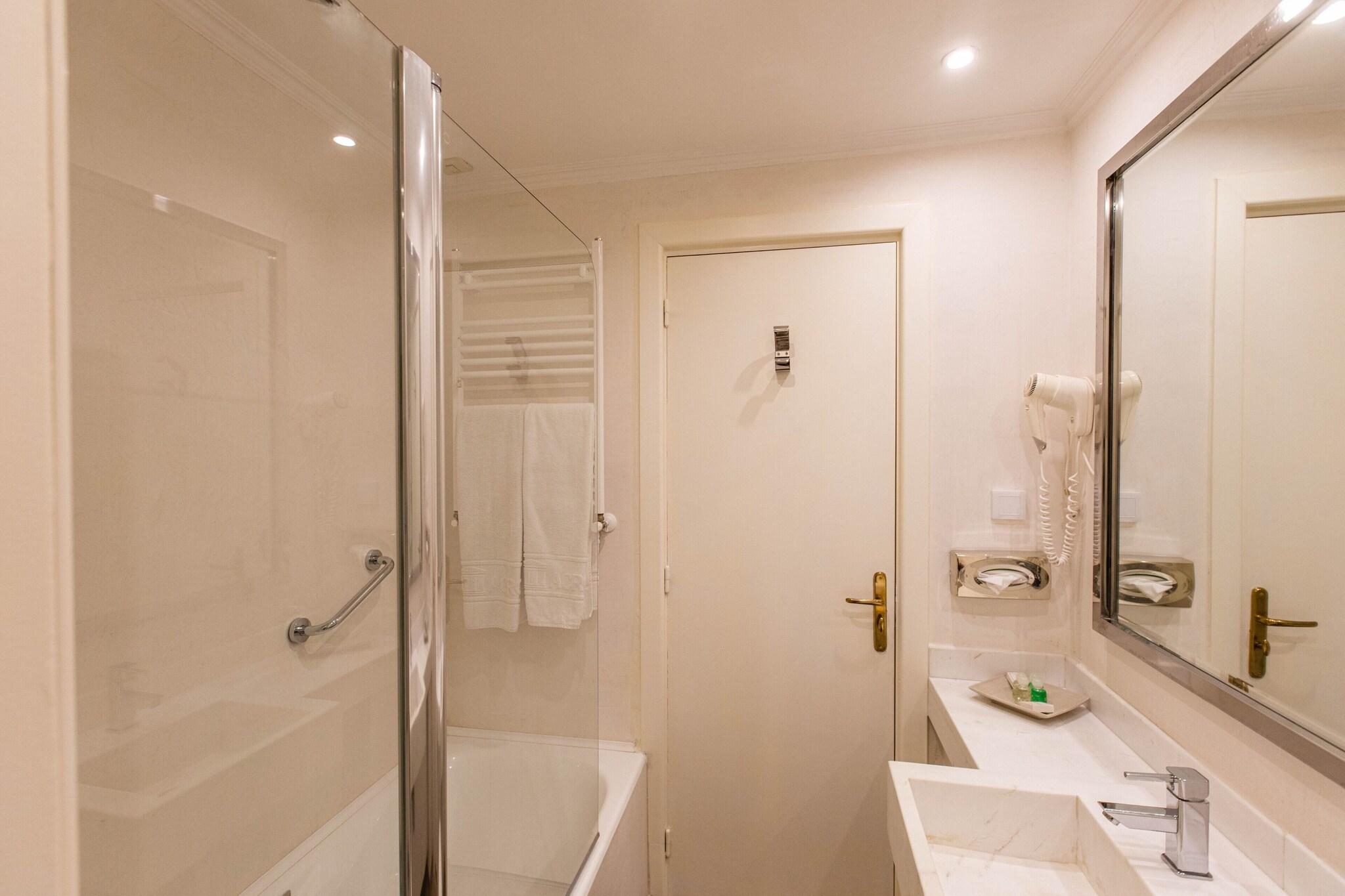 Junior Suite King Size Bed