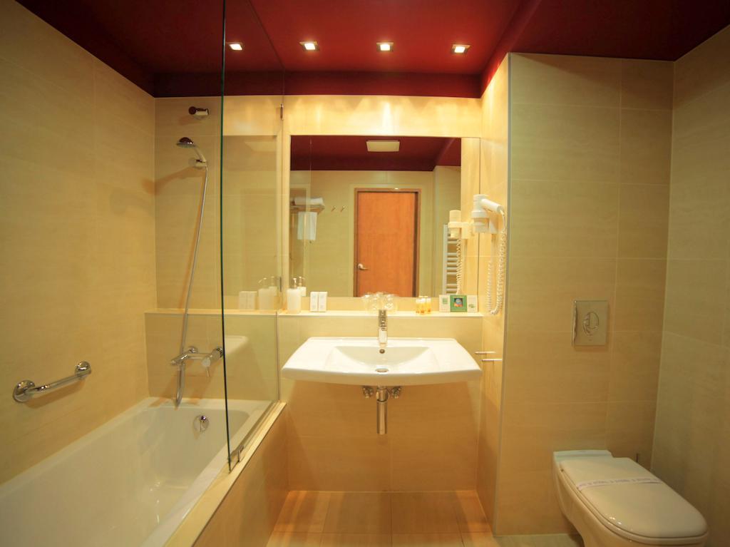 Double or Twin Standard