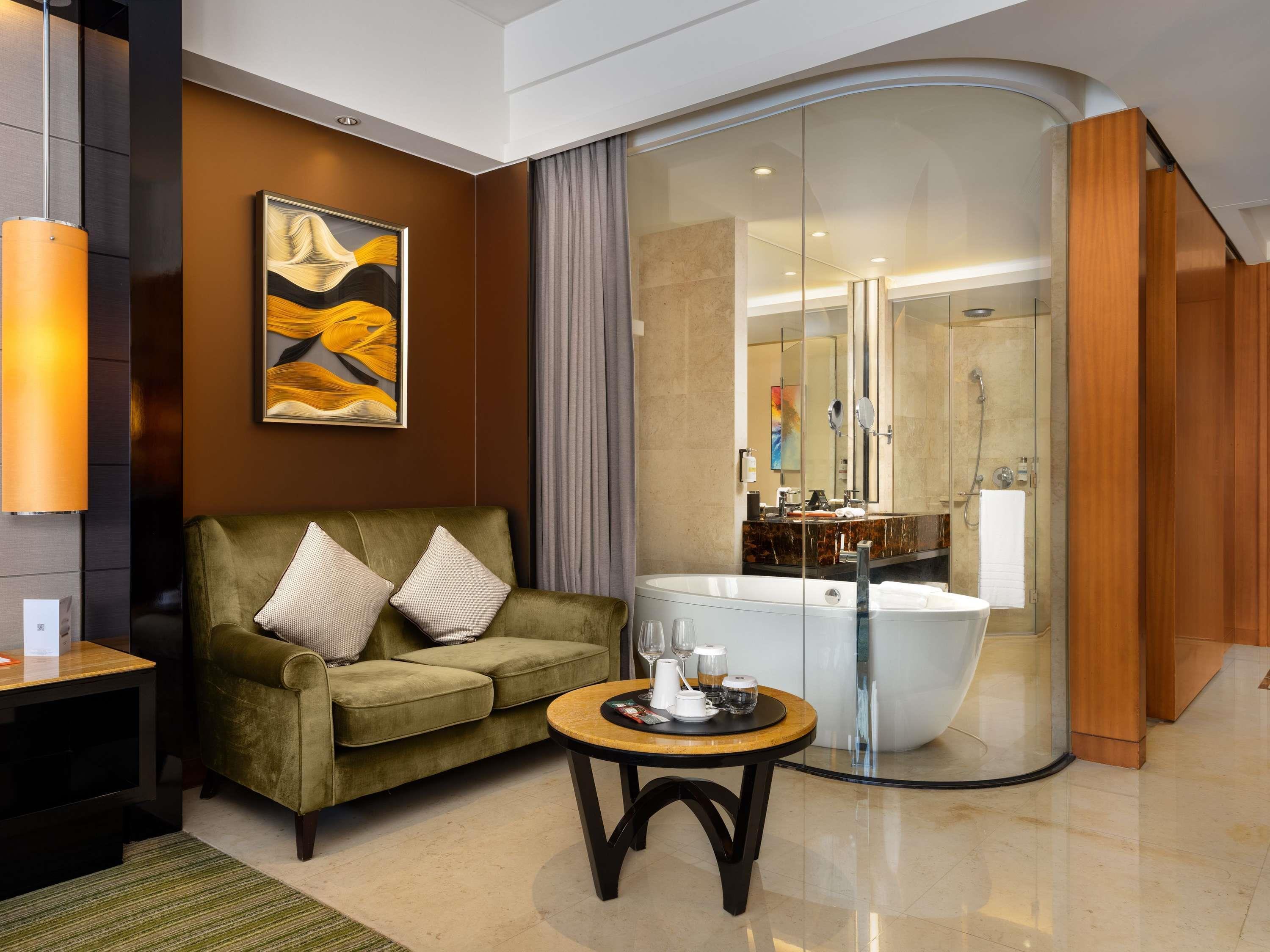 Double Deluxe King Bed