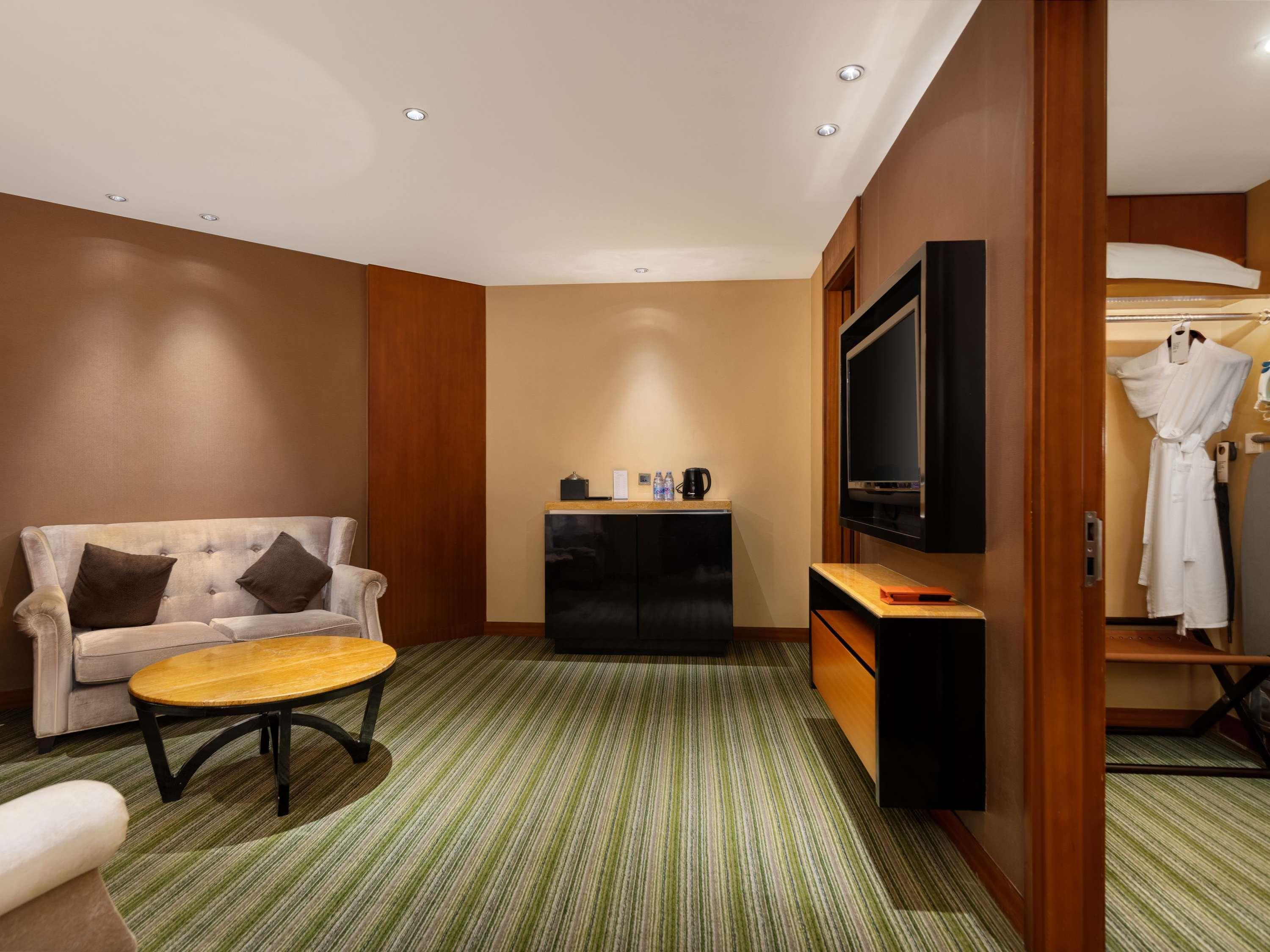 Suite Deluxe King Bed