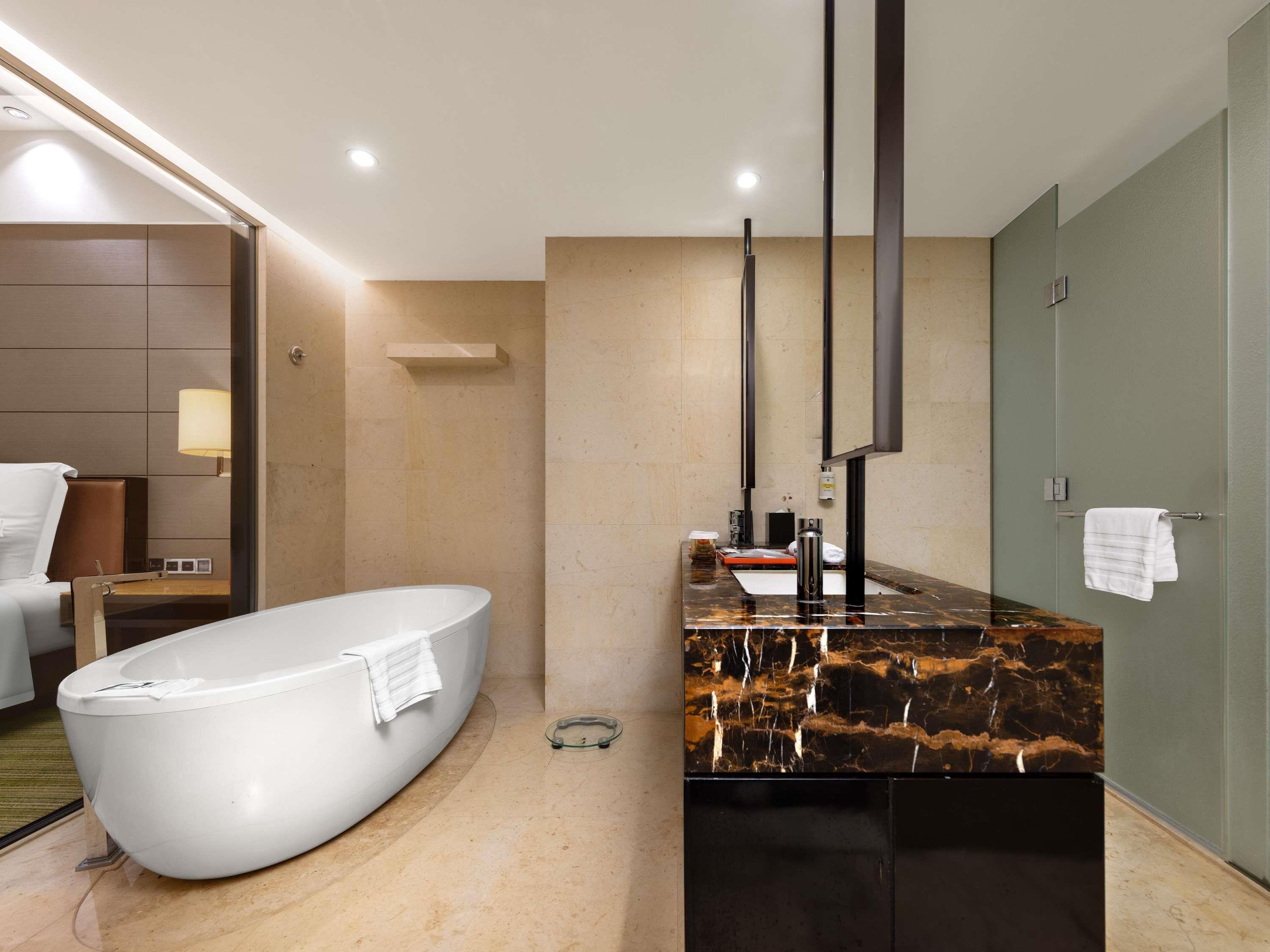 Suite Deluxe King Bed