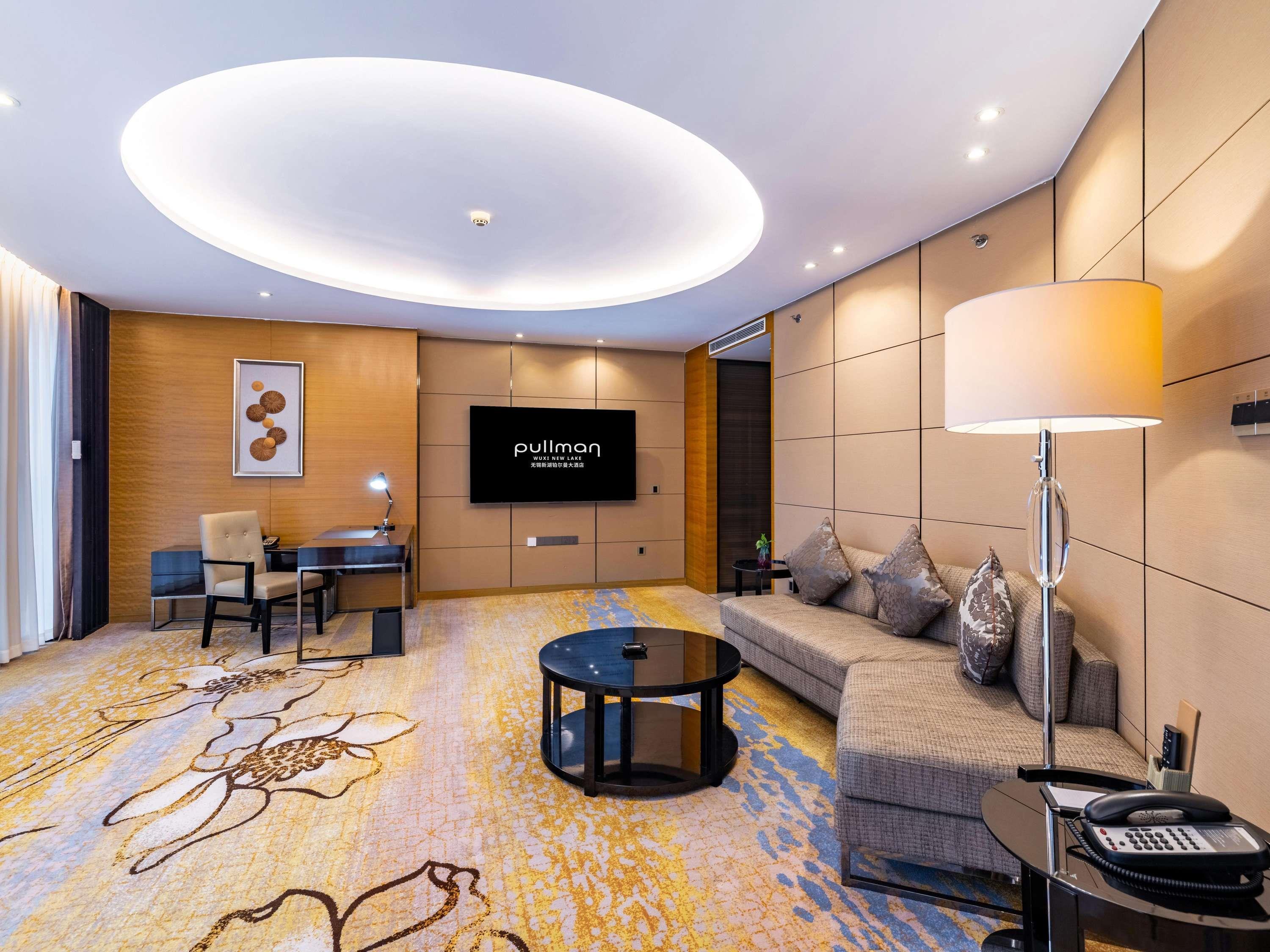 Suite Deluxe King Bed