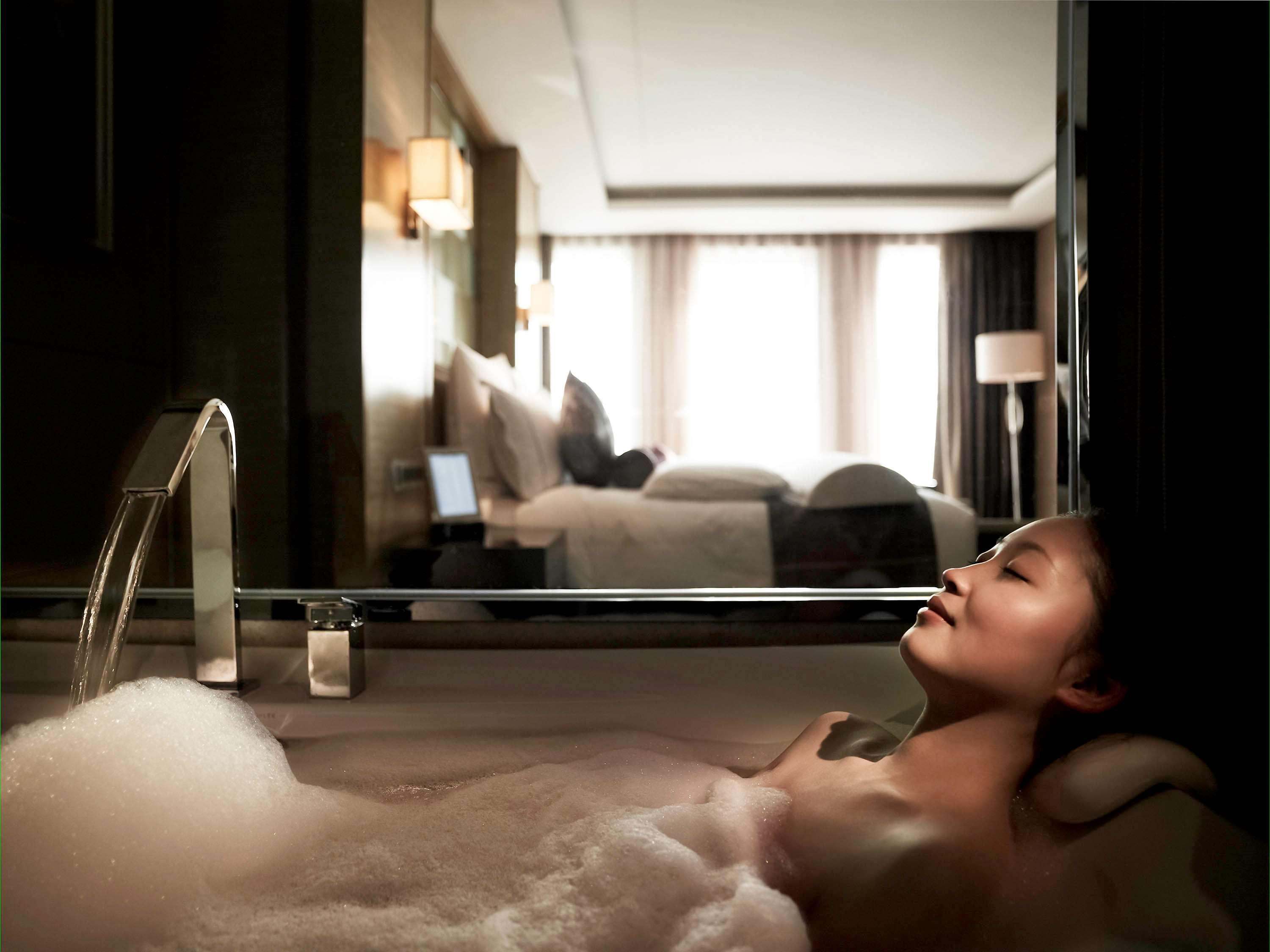 Double Deluxe King Bed