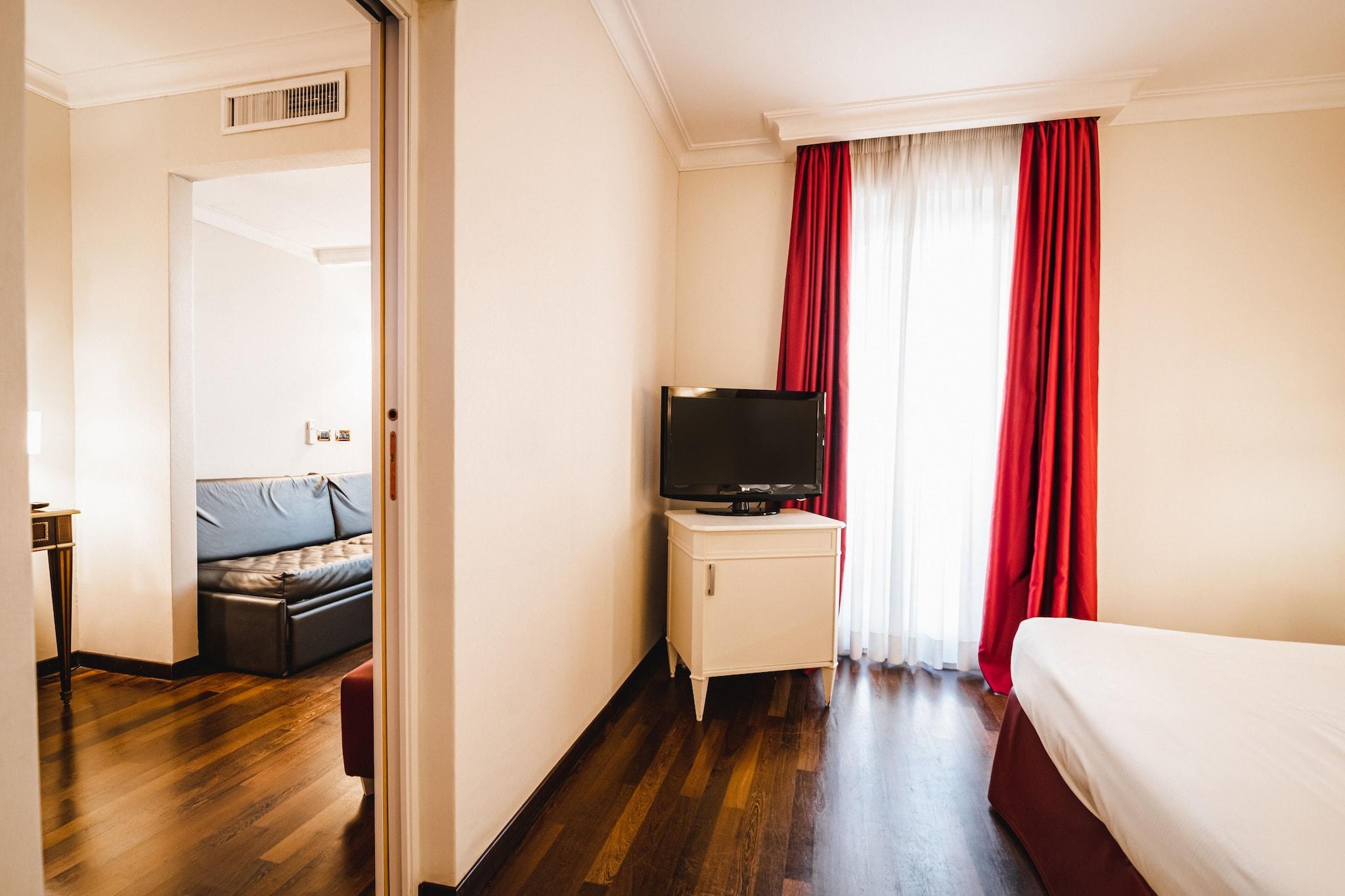 Suite Deluxe Queen Bed