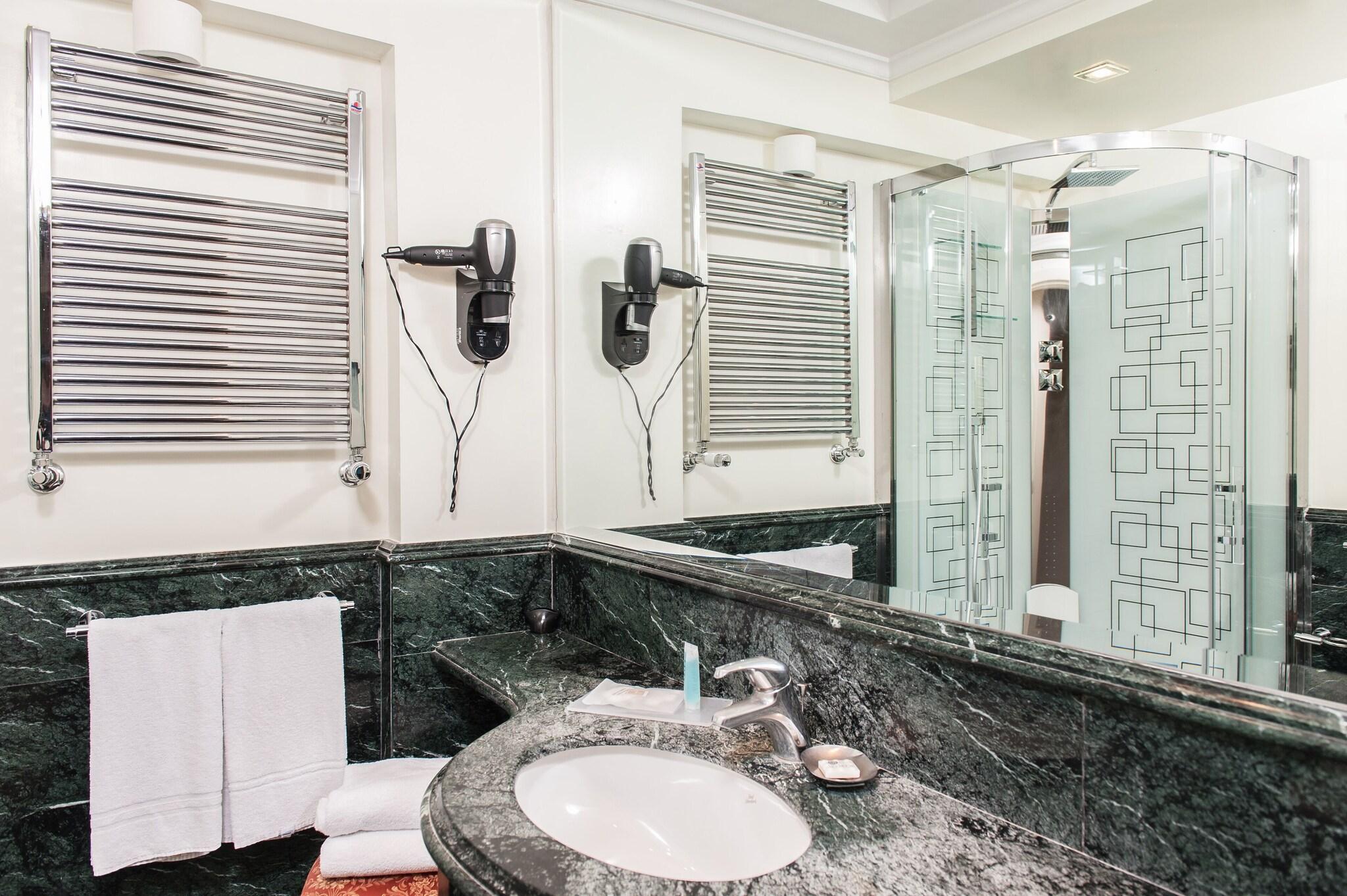 Double Queen Size Bed