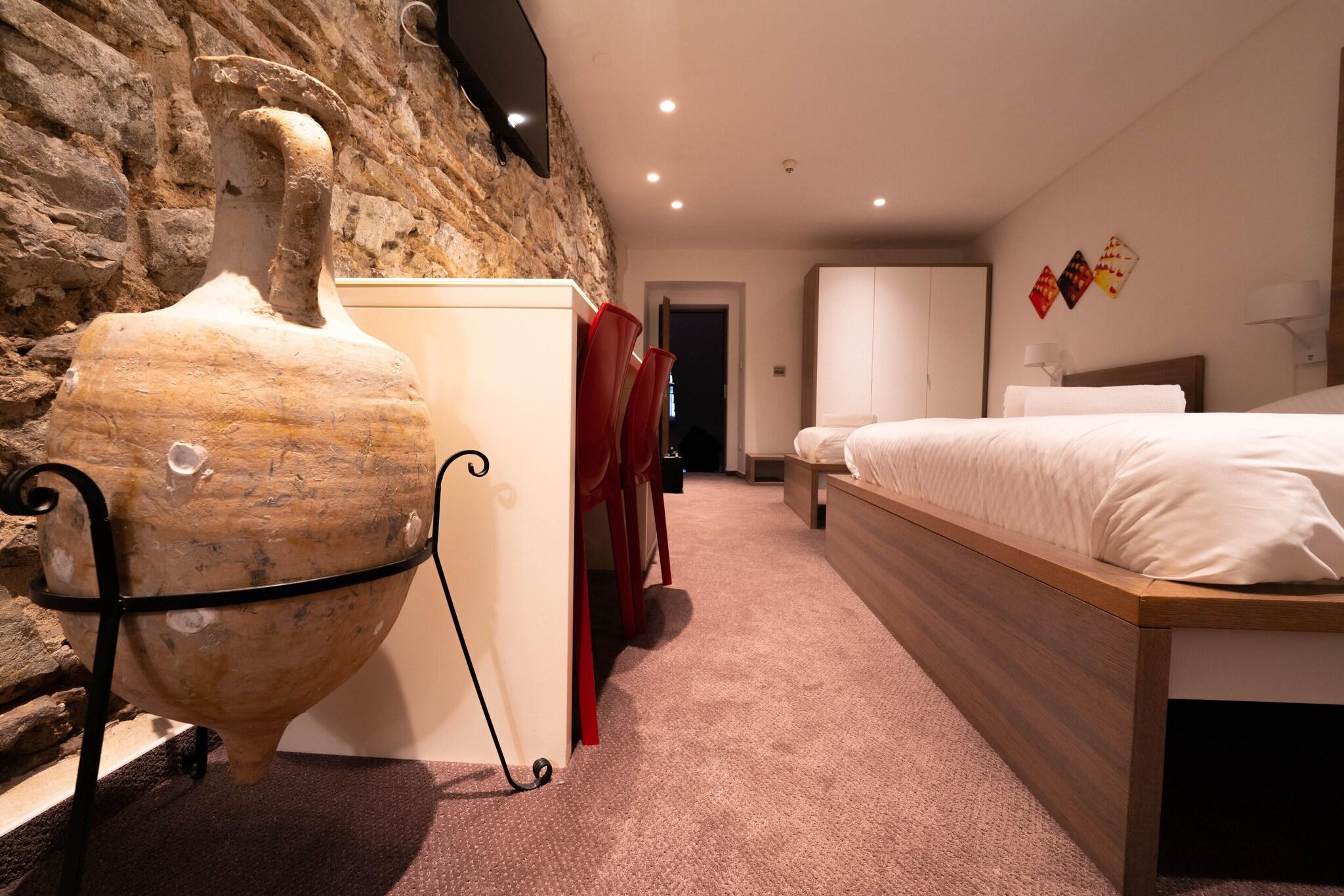 Suite Queen Size Bed