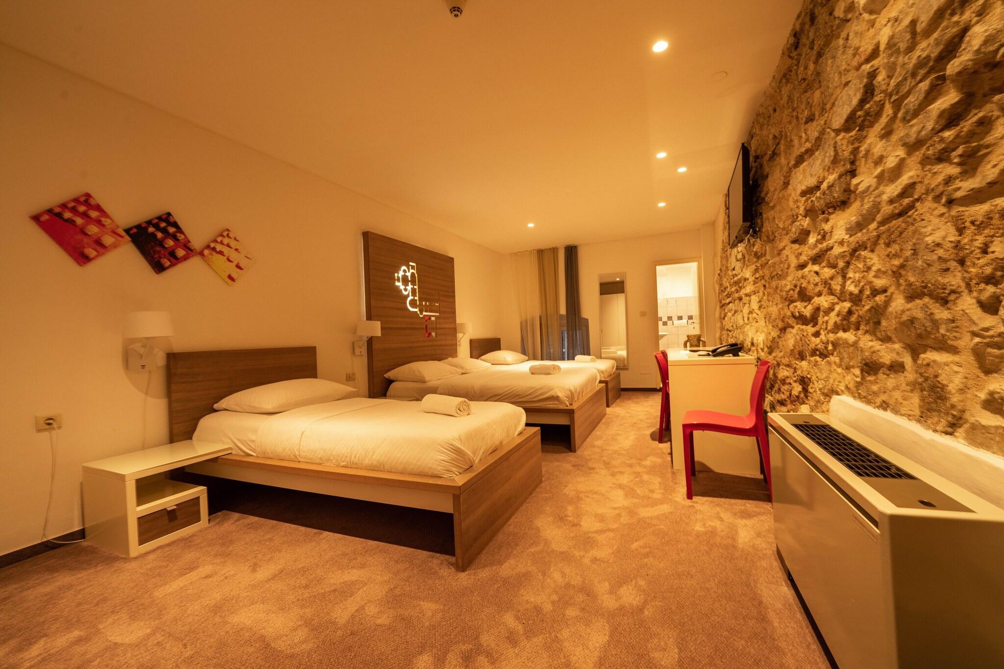 Suite Queen Size Bed