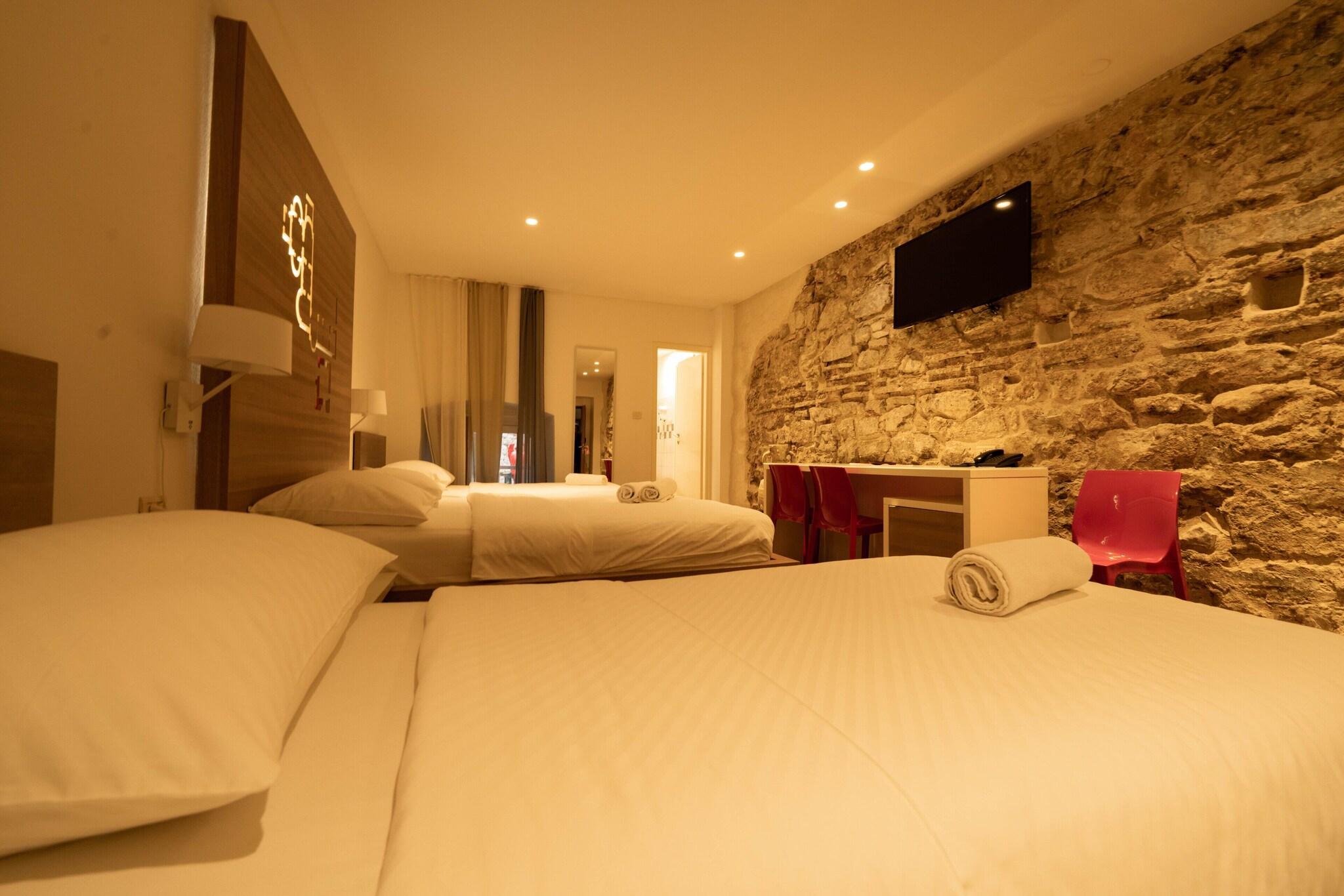 Suite Queen Size Bed