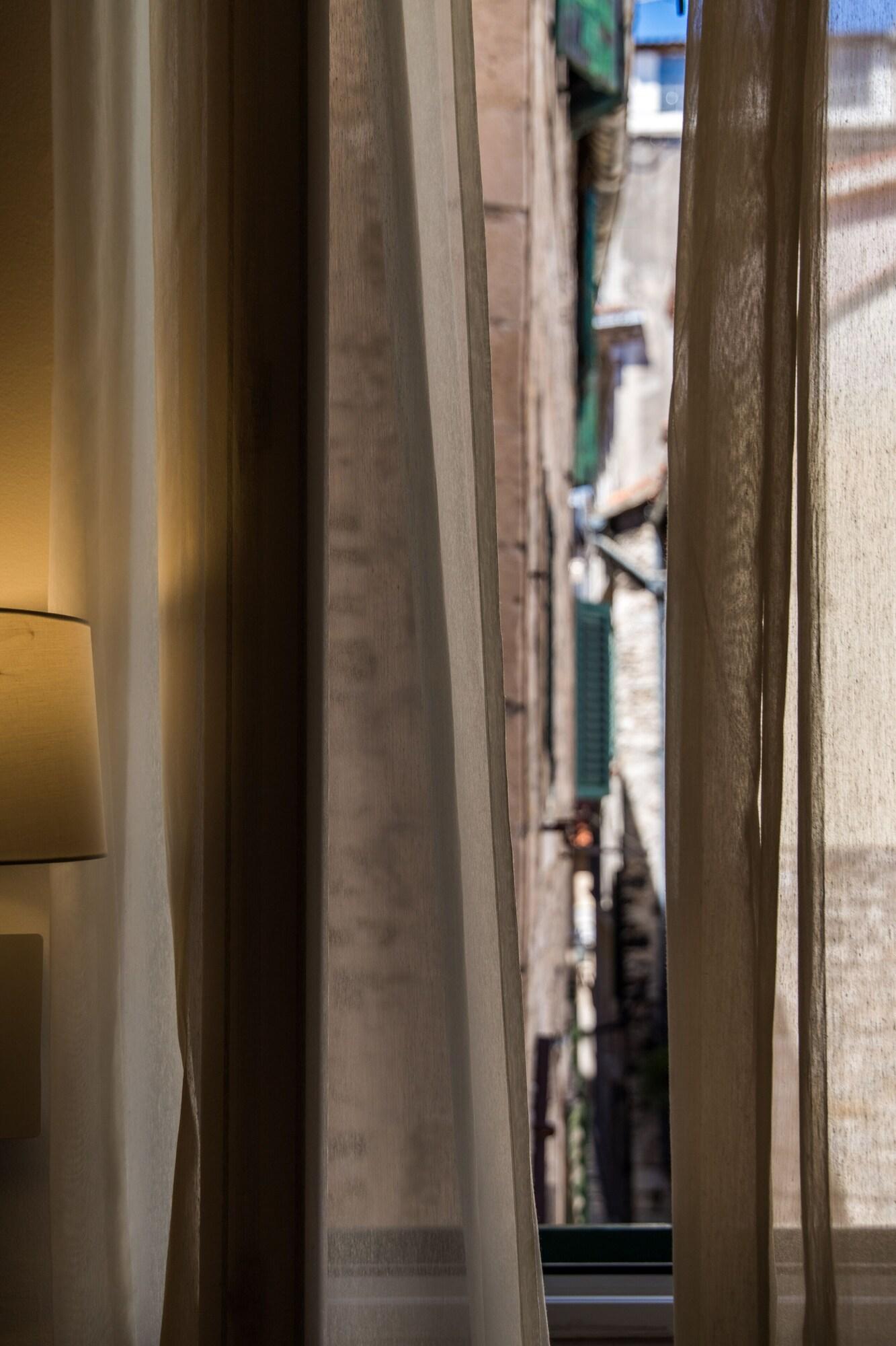 Suite Queen Size Bed