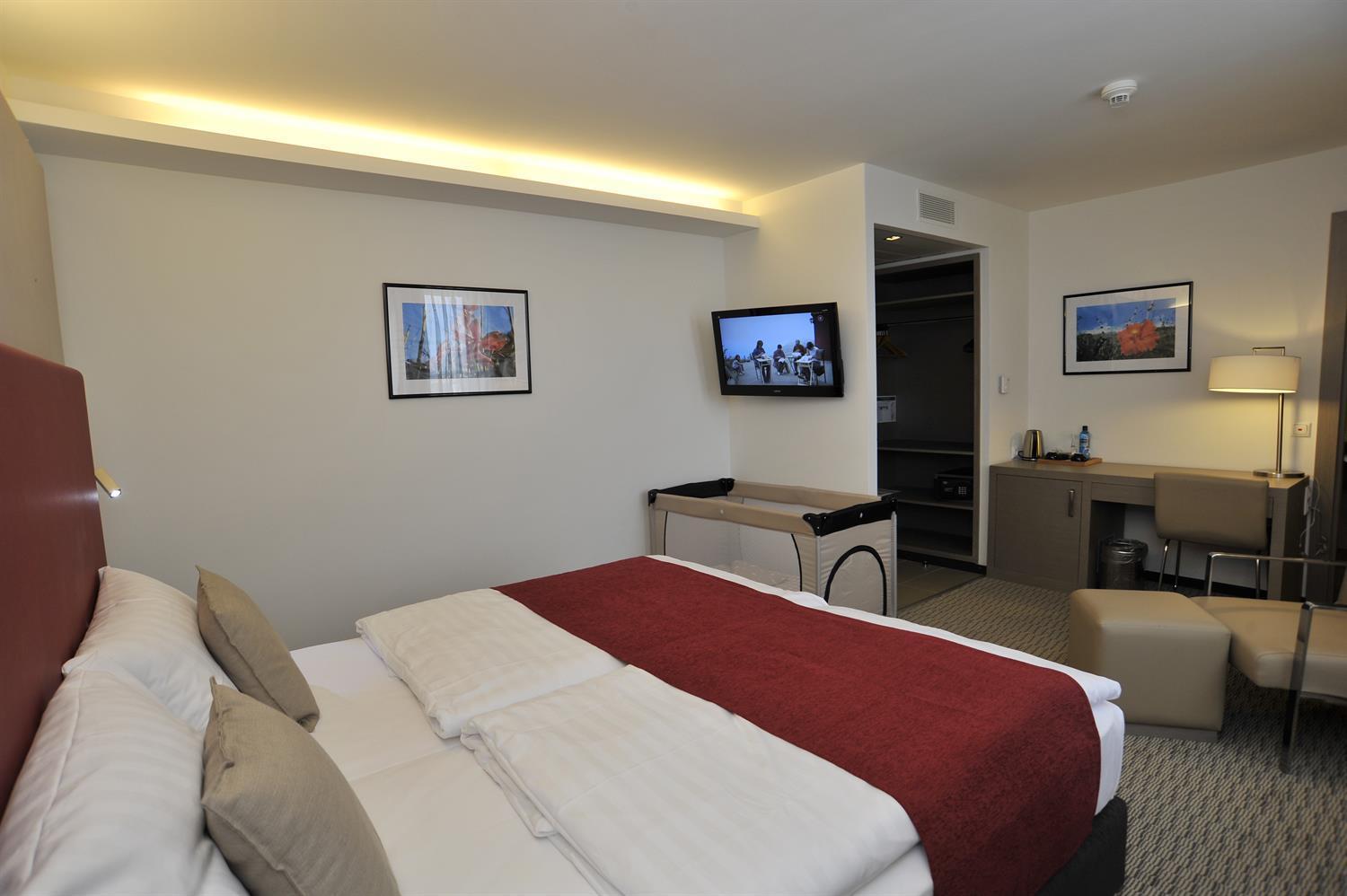 Double Deluxe King Bed