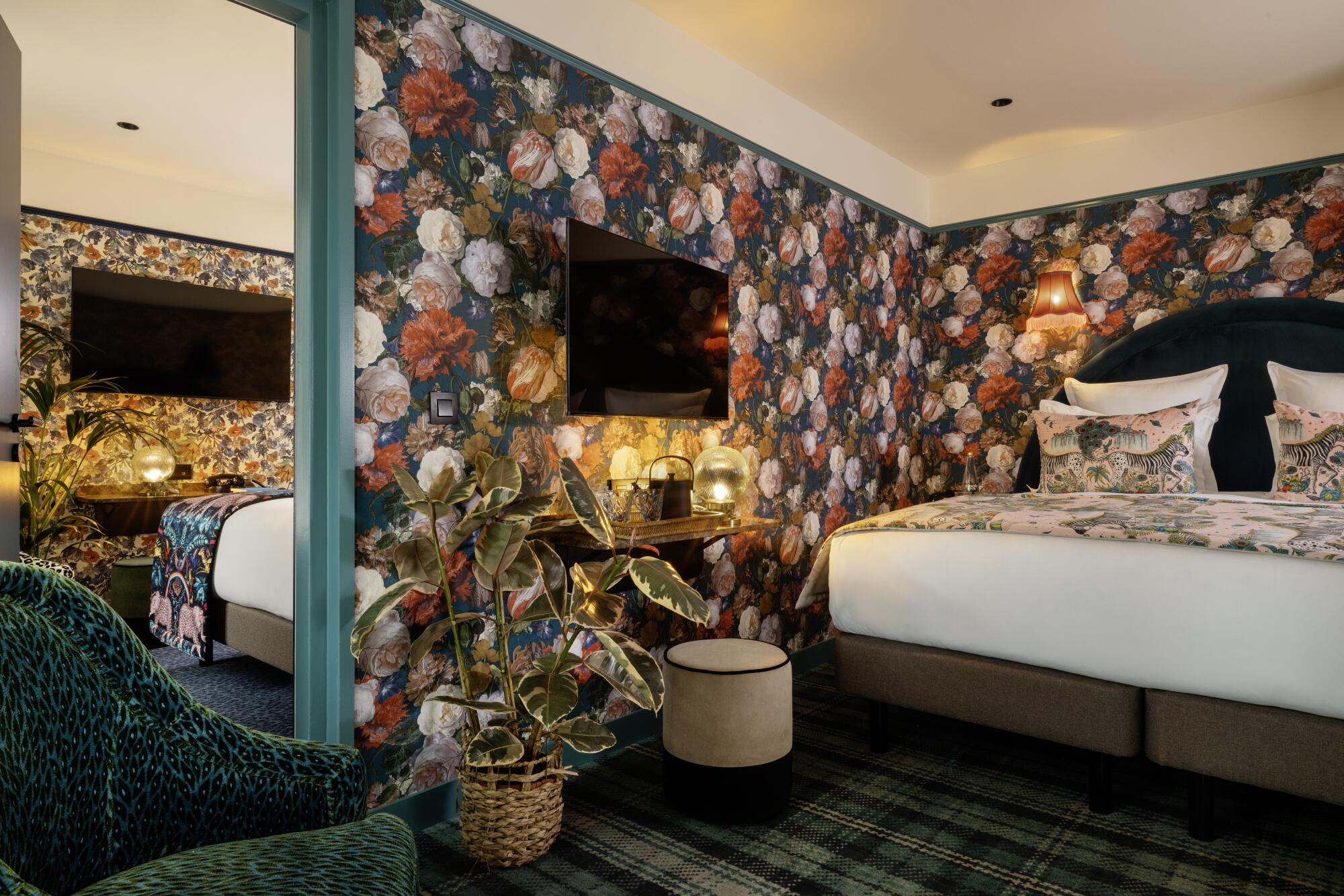 Room Connecting Room