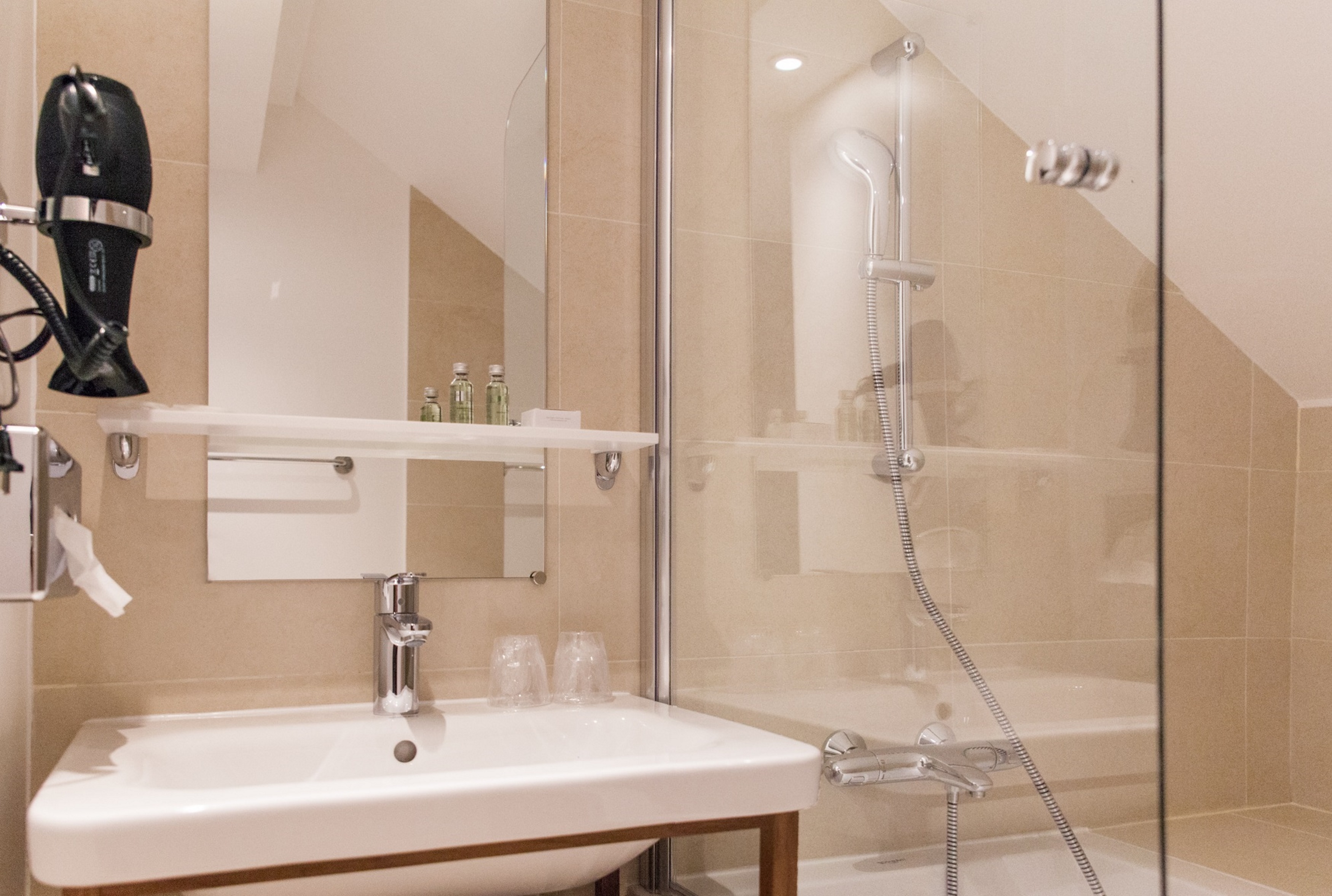 Quadruple Three Bedrooms Two Bathrooms