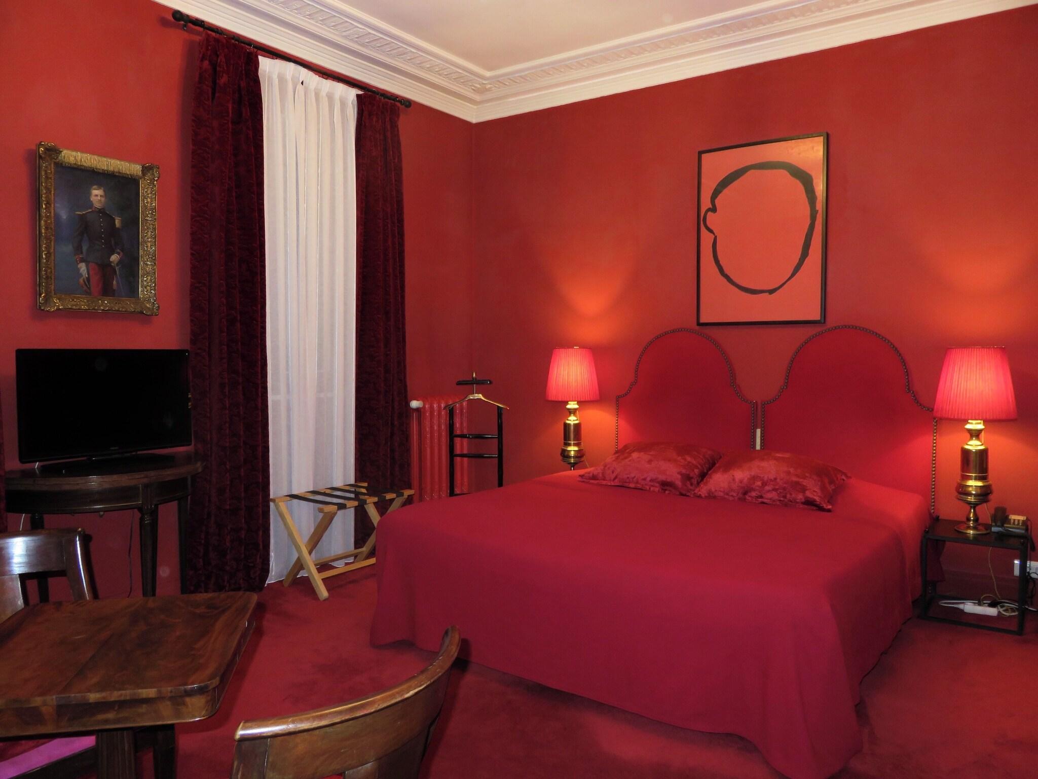 Triple Deluxe Queen Bed