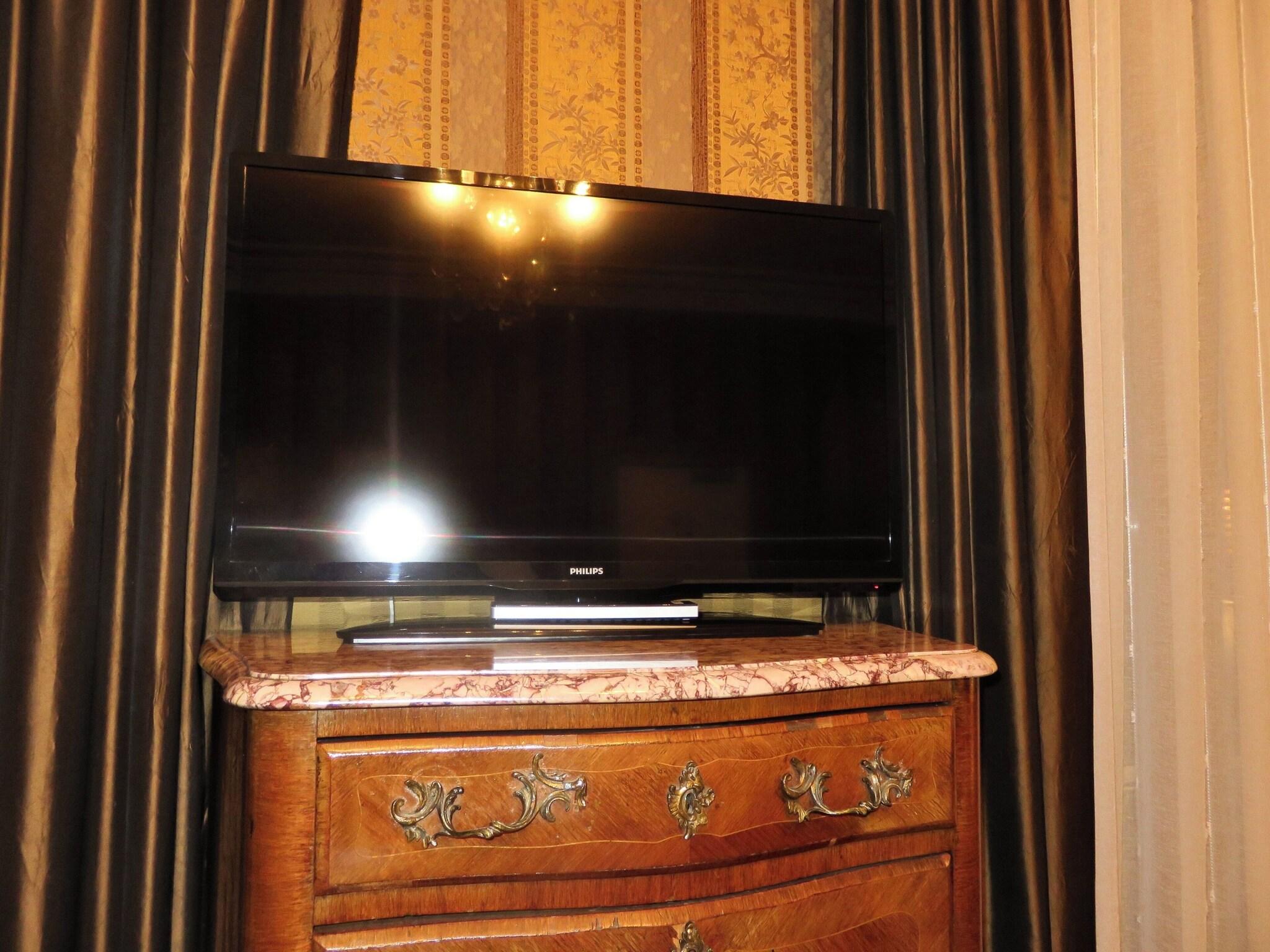 Triple Deluxe Queen Bed