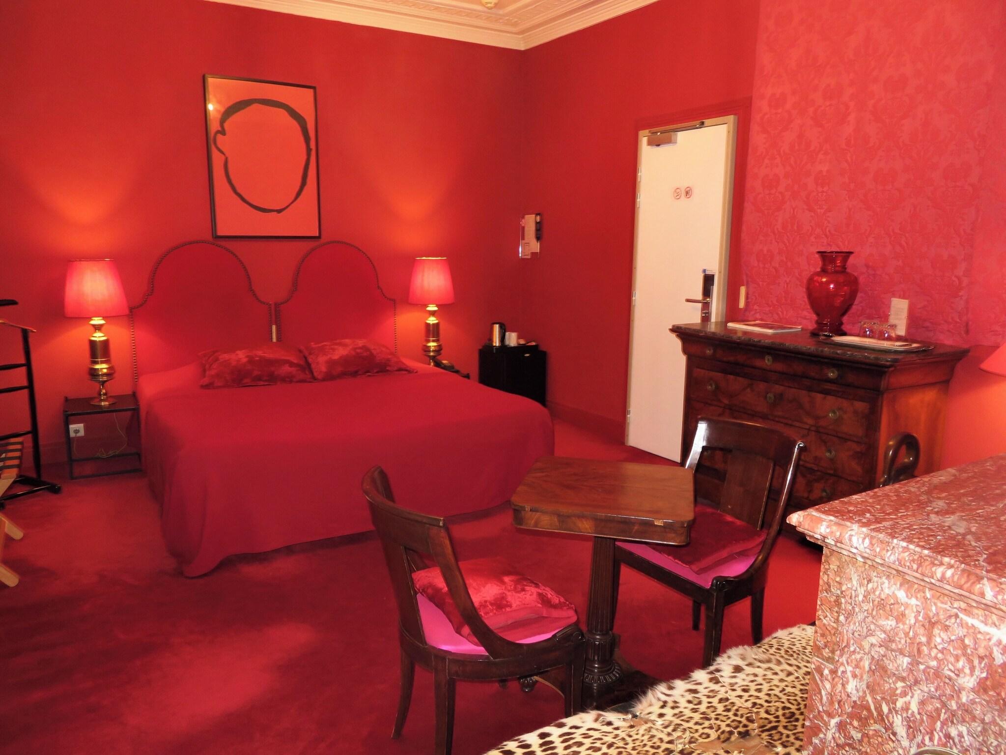 Triple Deluxe Queen Bed