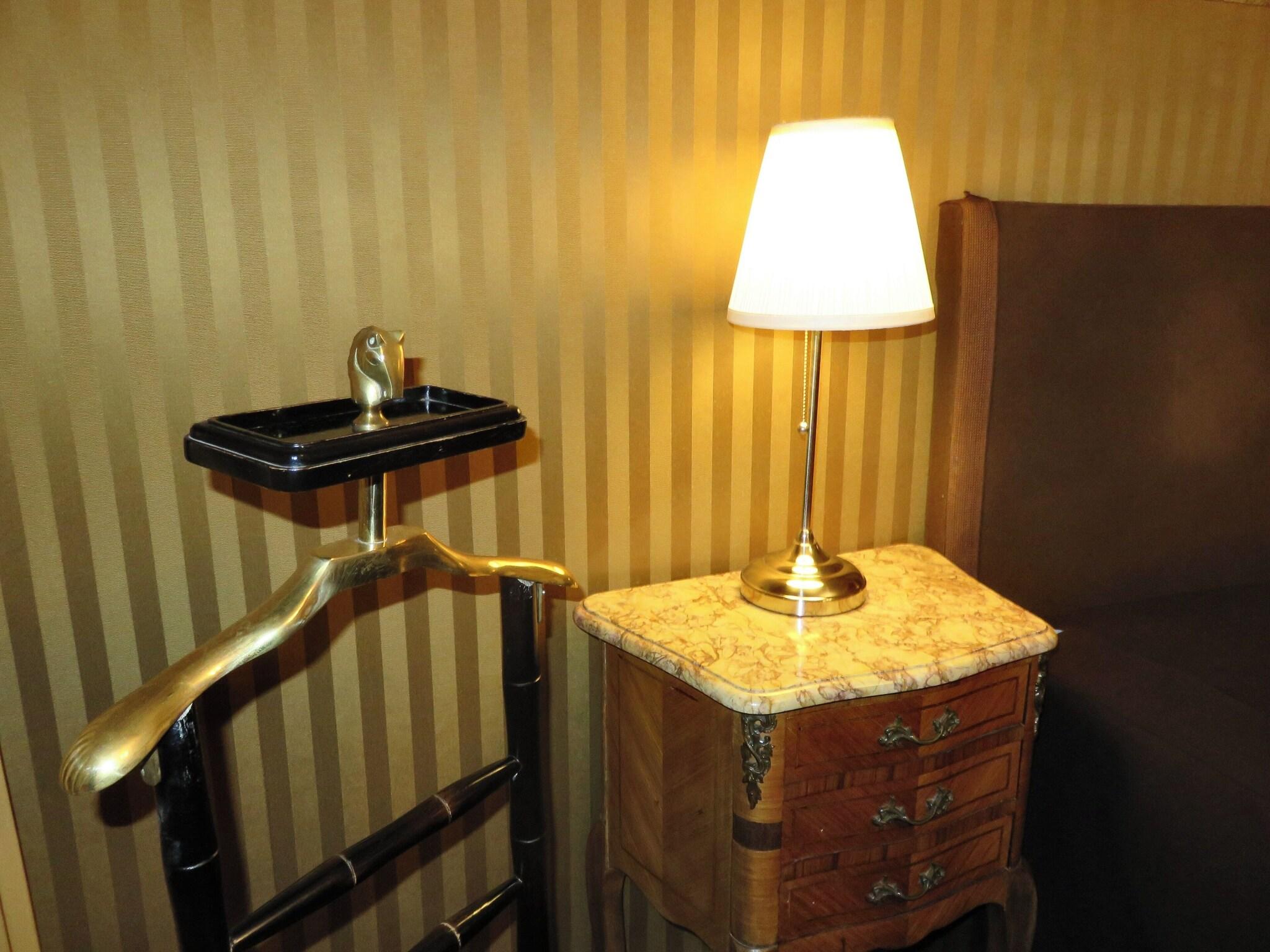 Triple Deluxe Queen Bed