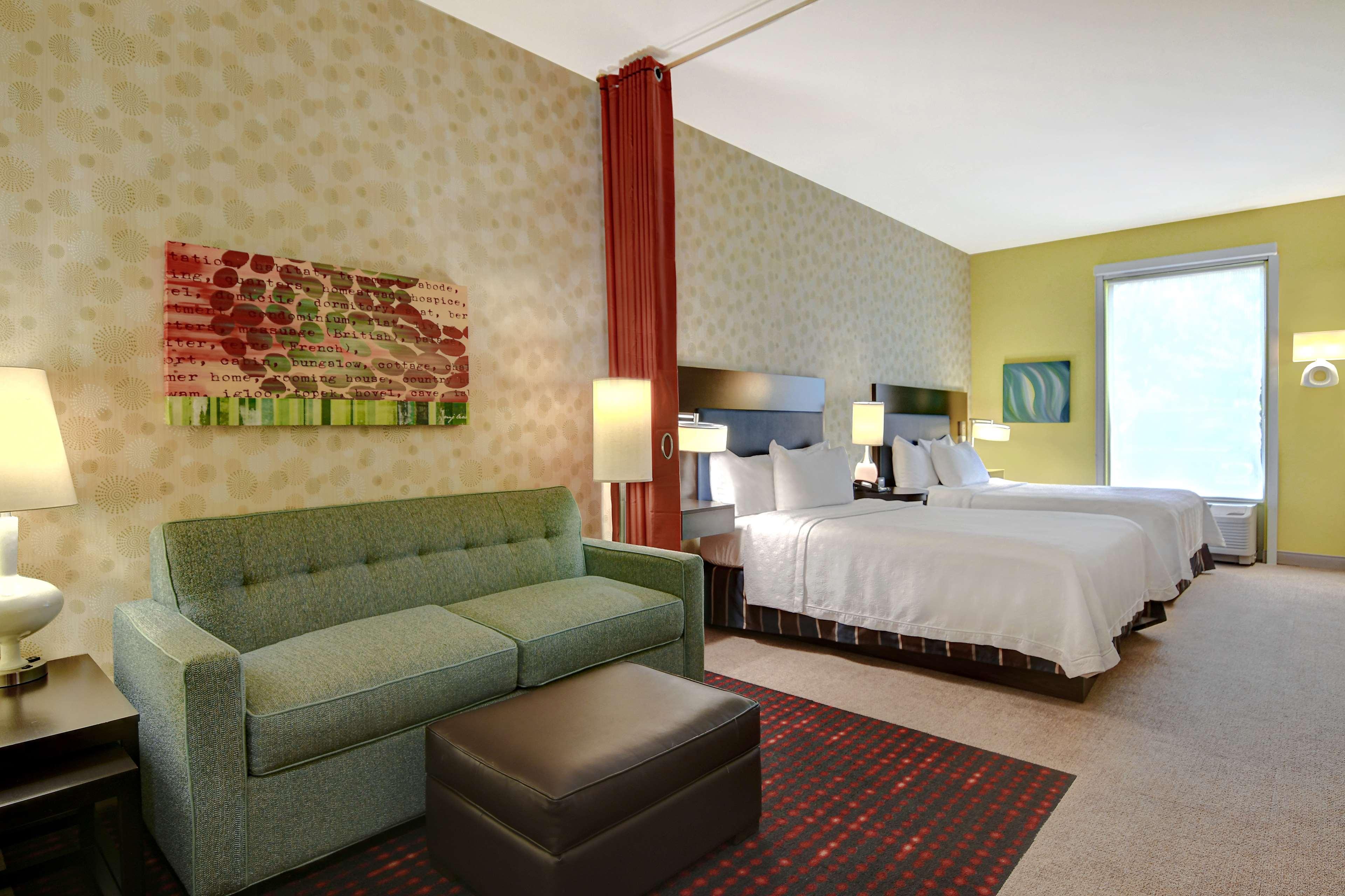 Studio Two Queen Beds