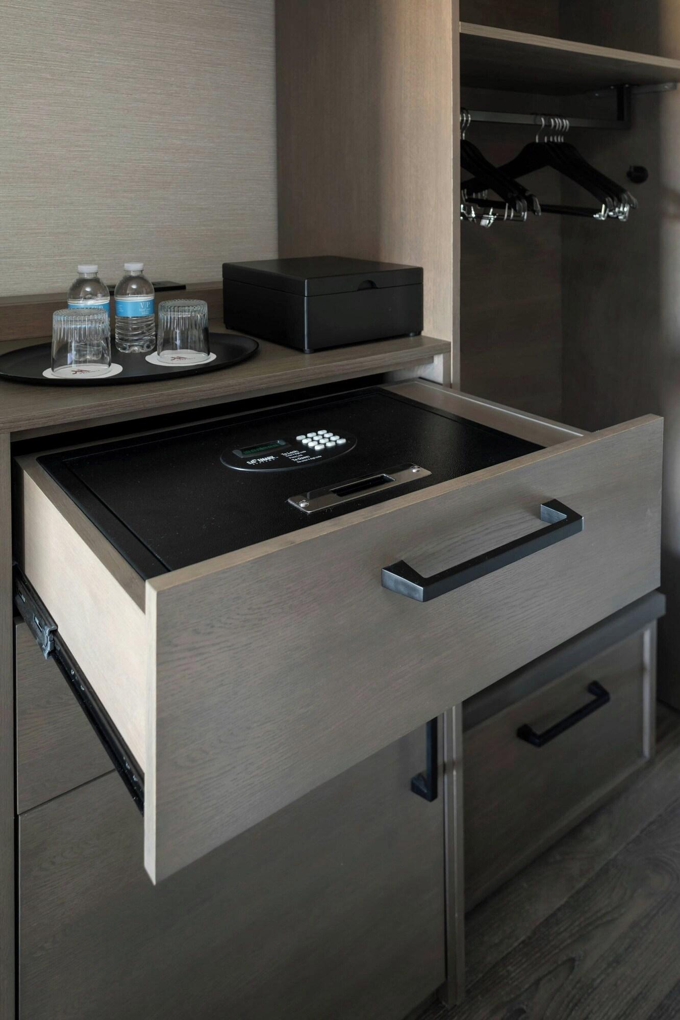 Double Club Two Queen Beds