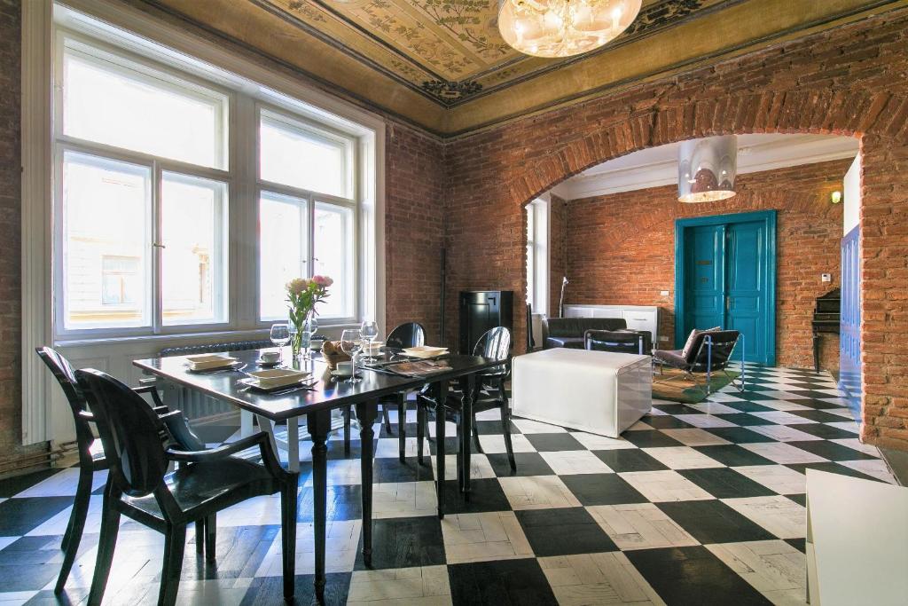 Apartment Capacity 10