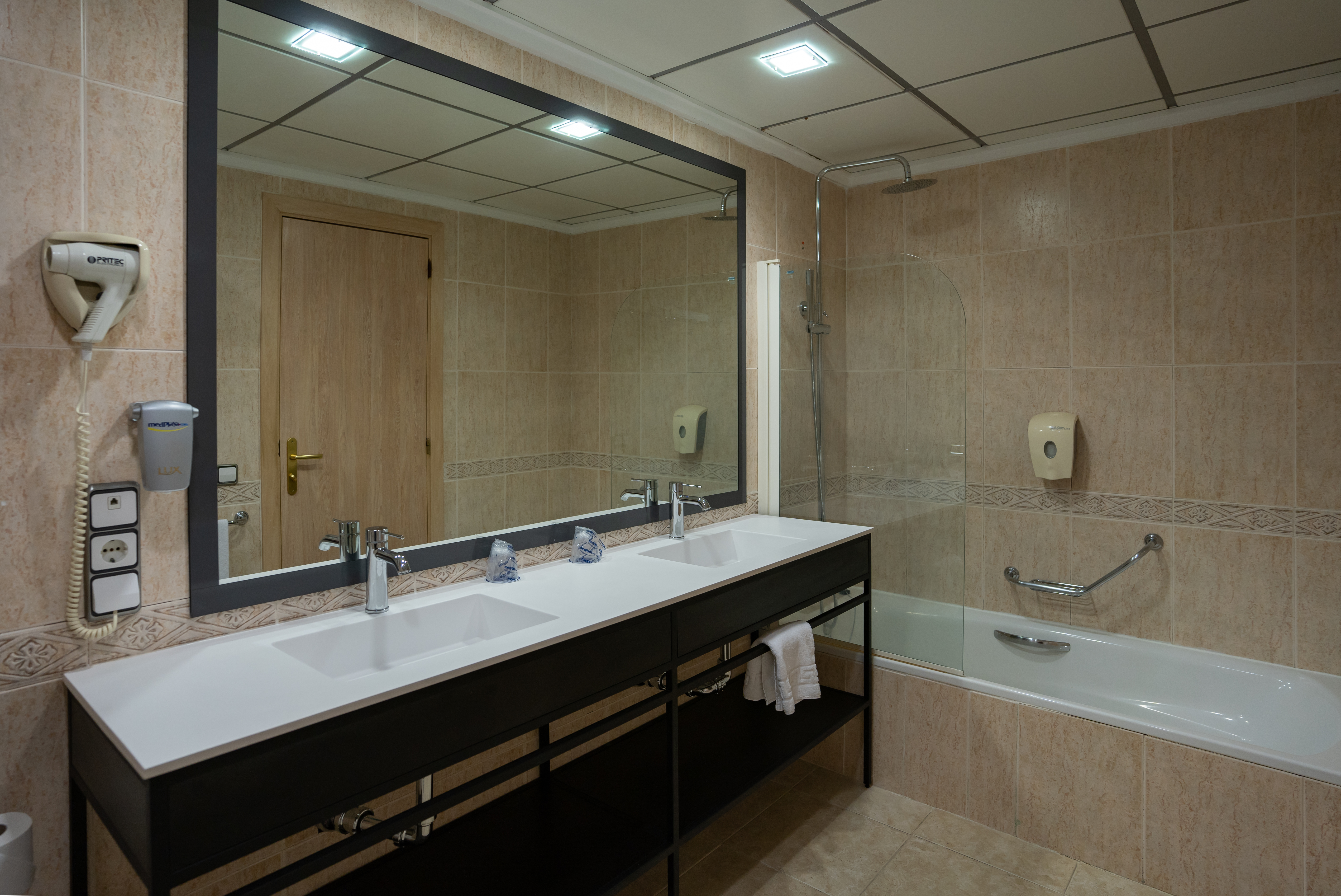 Double or Twin Standard