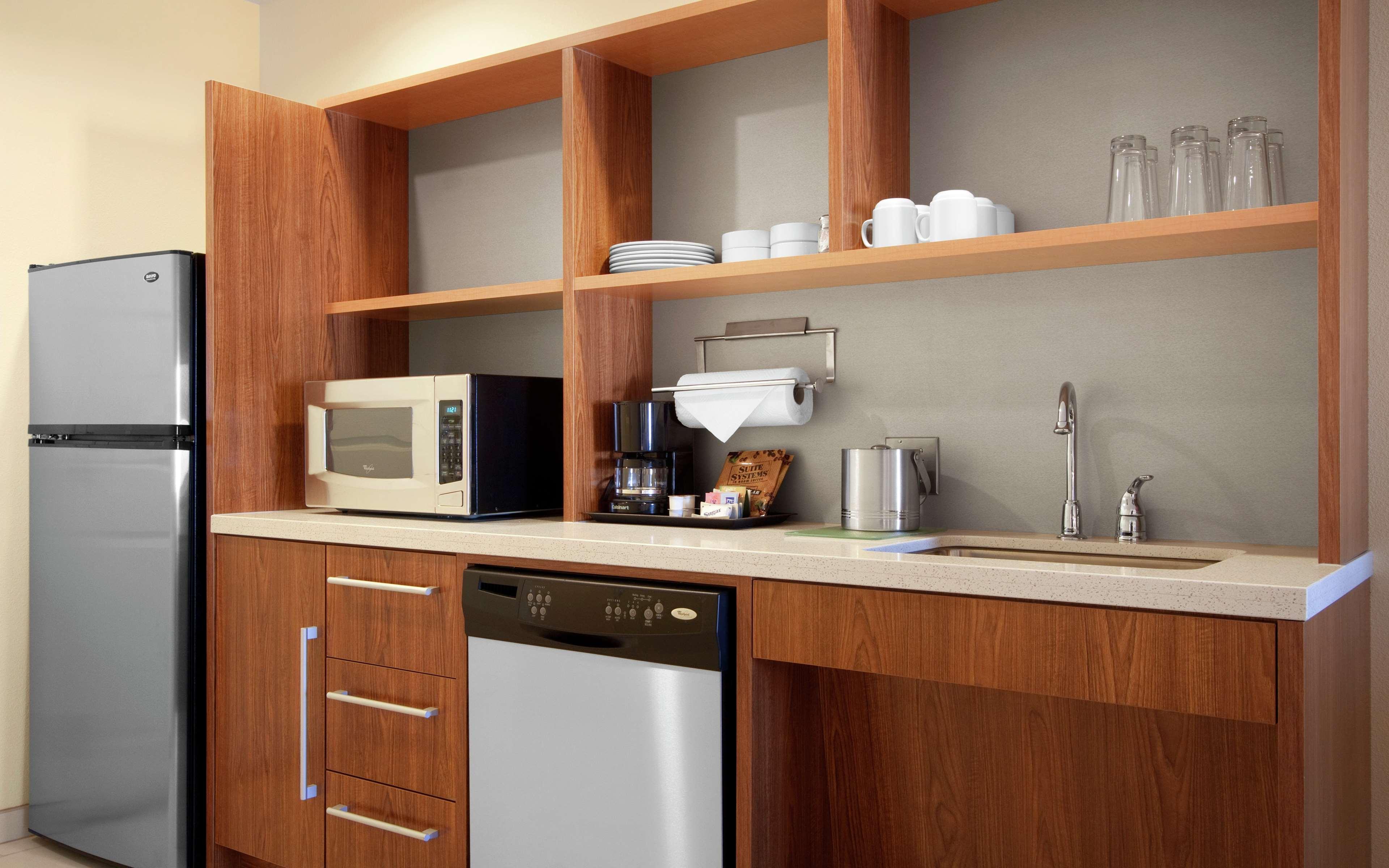 Studio Two Queen Beds Non Smoking