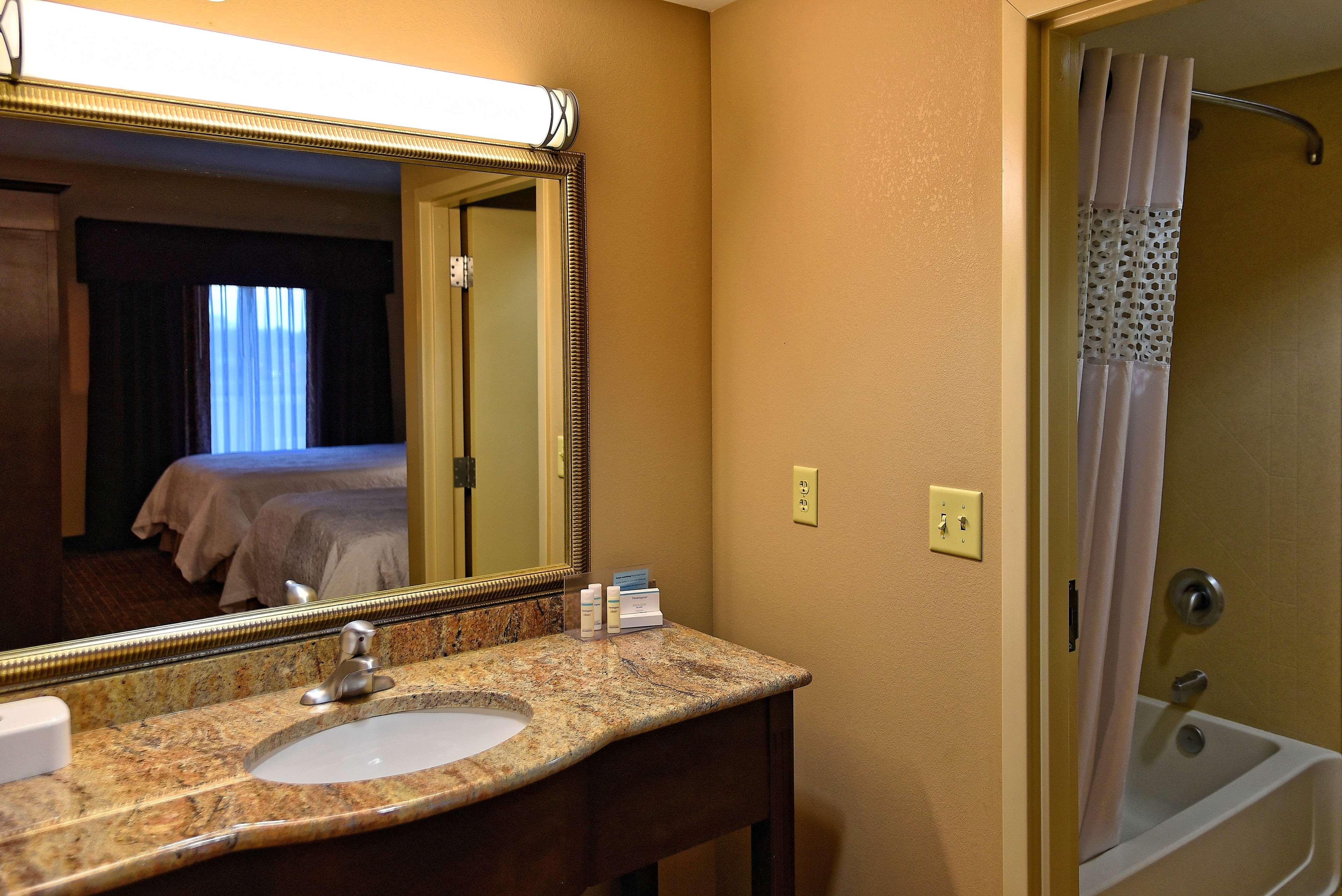 Studio Two Queen Beds Non Smoking