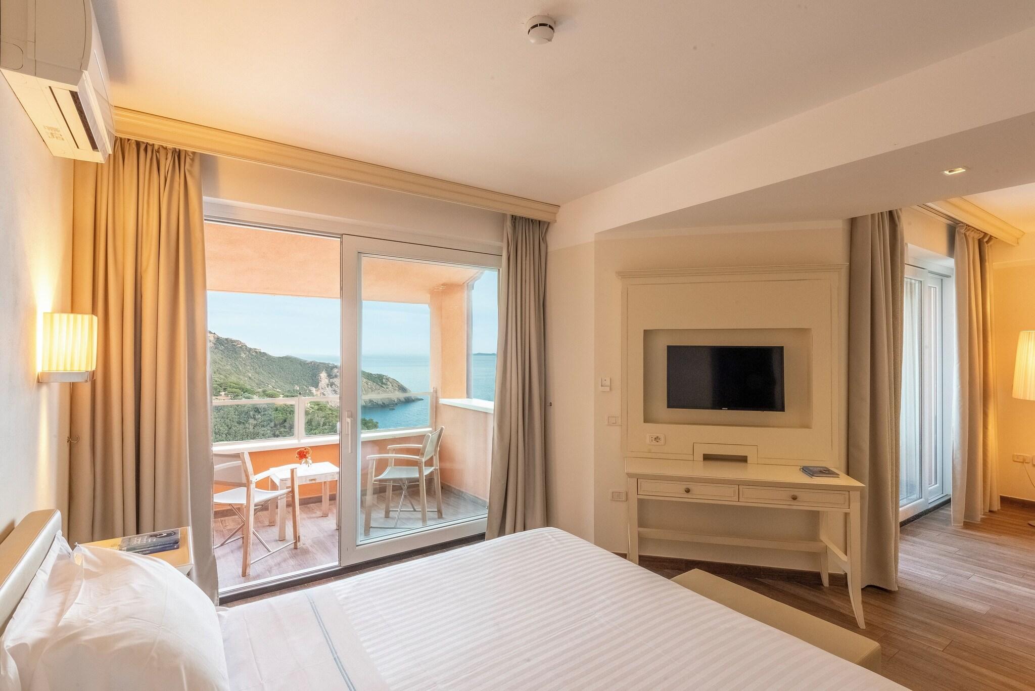 Junior Suite Queen Size Bed